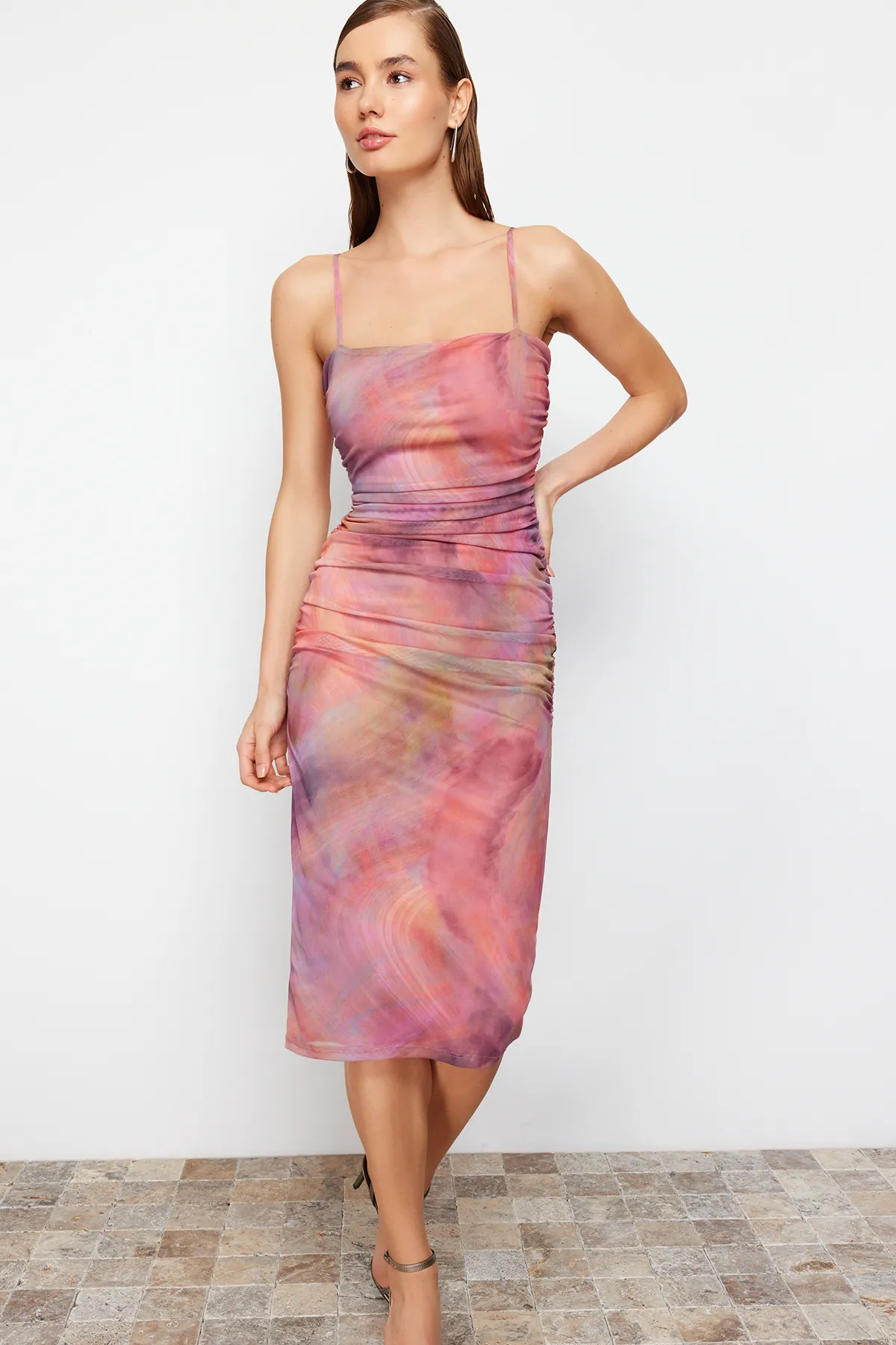 Trendyol Collection  Mehrfarbiges, abstrakt gemustertes, elegantes Abendkleid TPRSS24EL00150