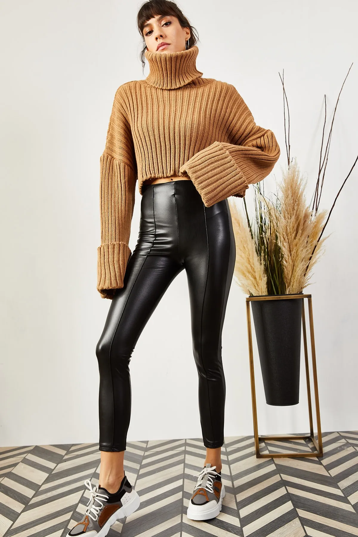 Olalook  Schwarze Leggings aus Kunstleder für Damen mit Fleece-Innenseite TYT-19000045