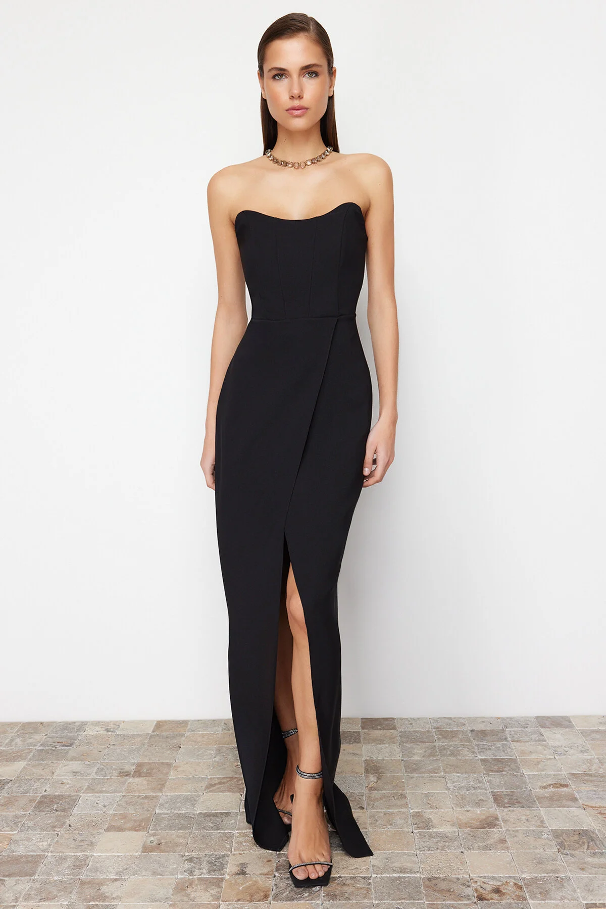 Trendyol Collection  Schwarzes, langes Abendkleid mit gewebtem Korsettdetail TPRSS24AE00151