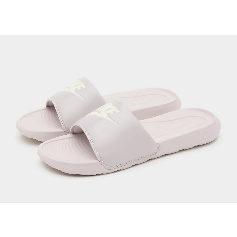 Nike Victori One CN9677-008 / lila