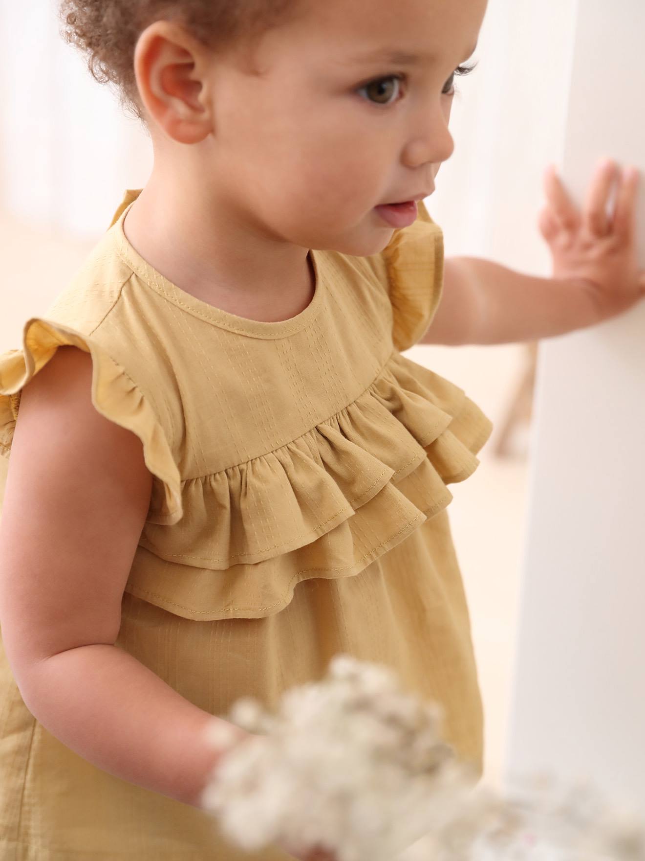 Blouse bébé à volants jaune pâle