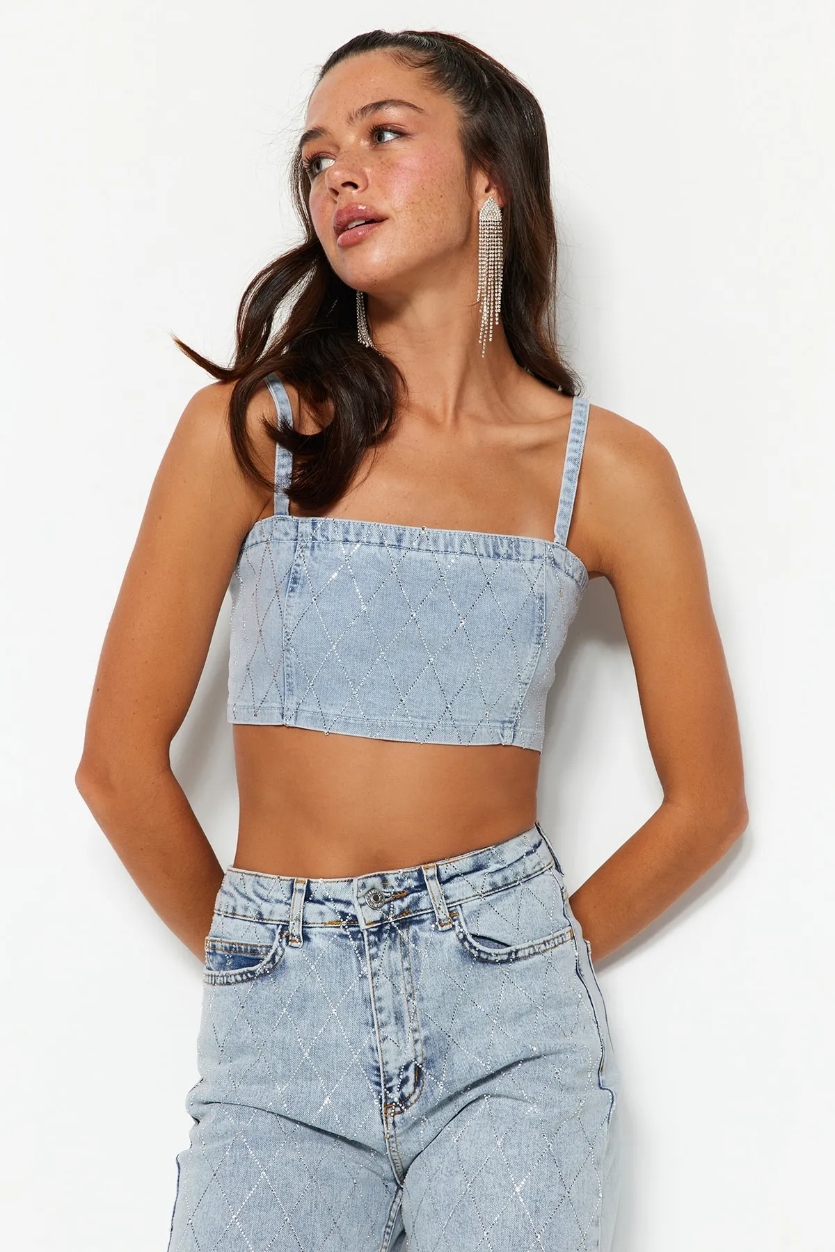 Trendyol Collection  Bustier aus blauem, bauchfreiem Denim mit glänzendem Stein TPRSS23BS00116
