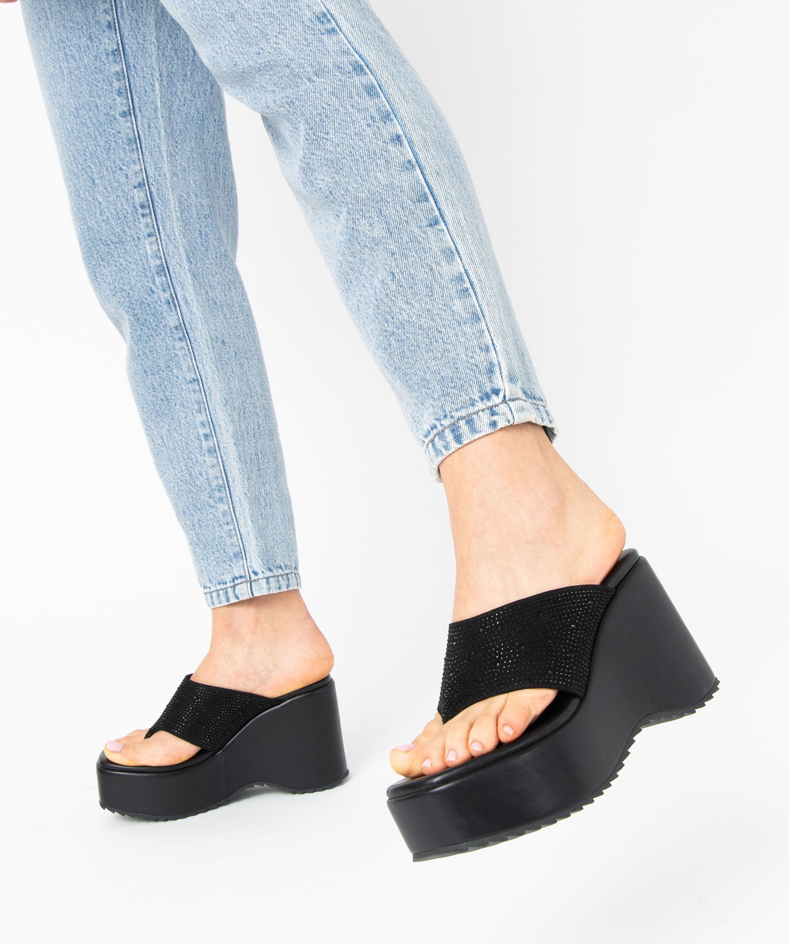 Mules femme compensées à entre-doigts orné de strass noir | GEMO