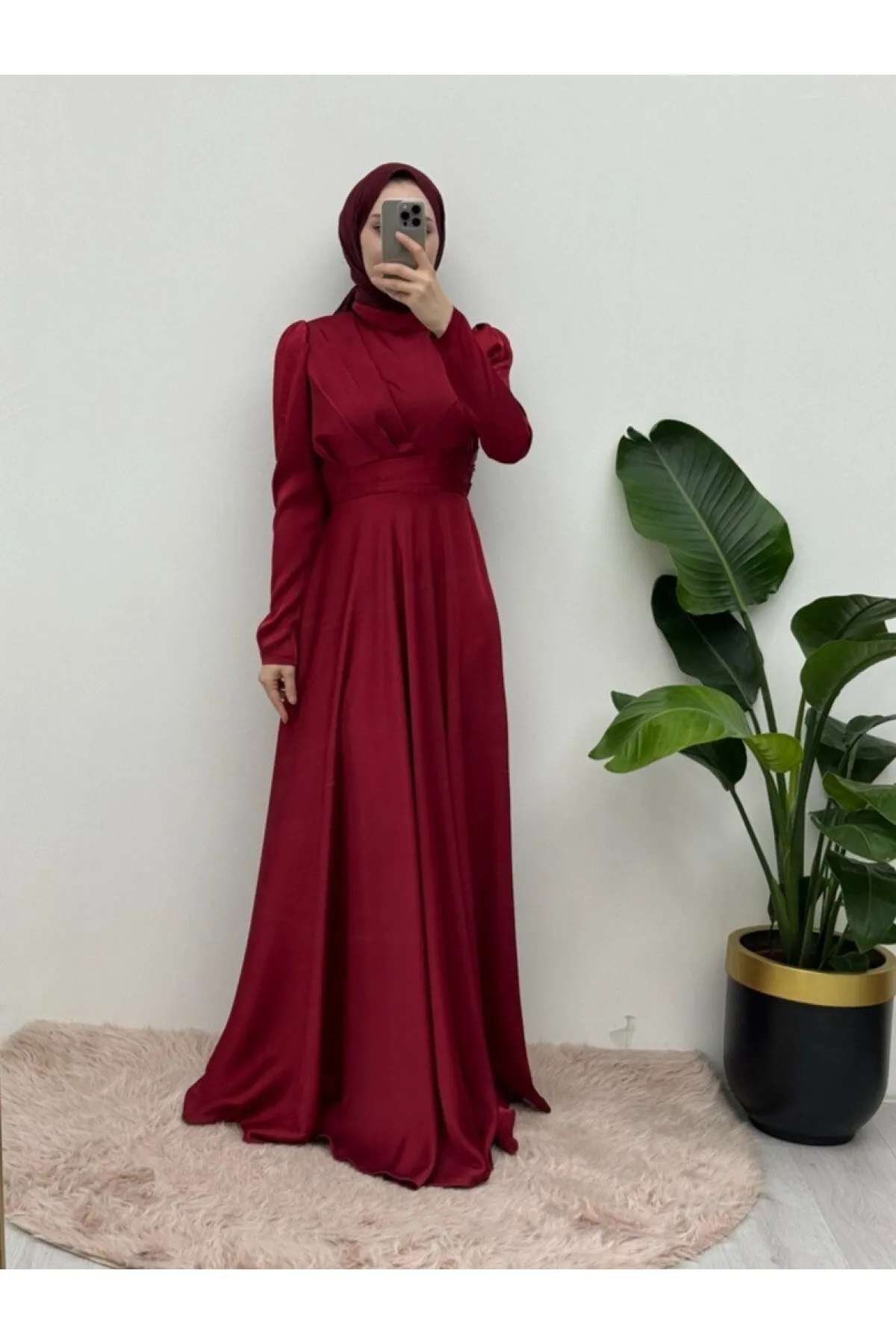 Modamorfo  Abendkleid aus Satin mit Falten vorne