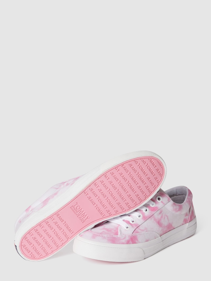 Sneaker im Batik-Look in rosa meliert