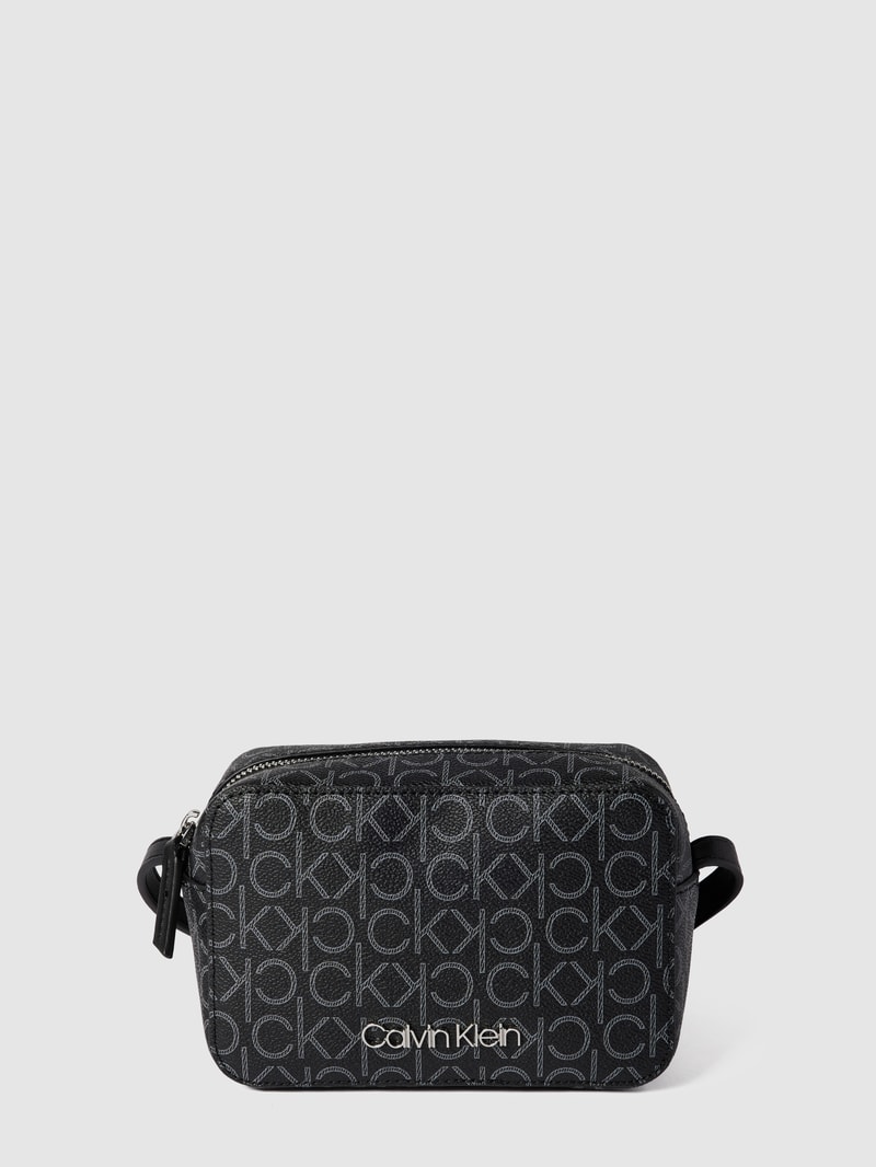 Camera Bag mit Logo-Muster in schwarz