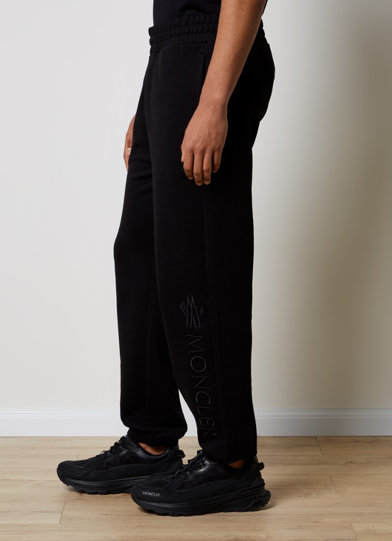Pantaloni de trening Moncler conici cu logo brodat