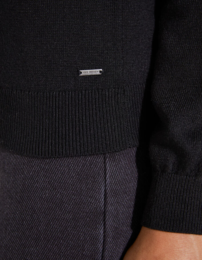Pull maille tricot noir bijoux esprit militaire femme