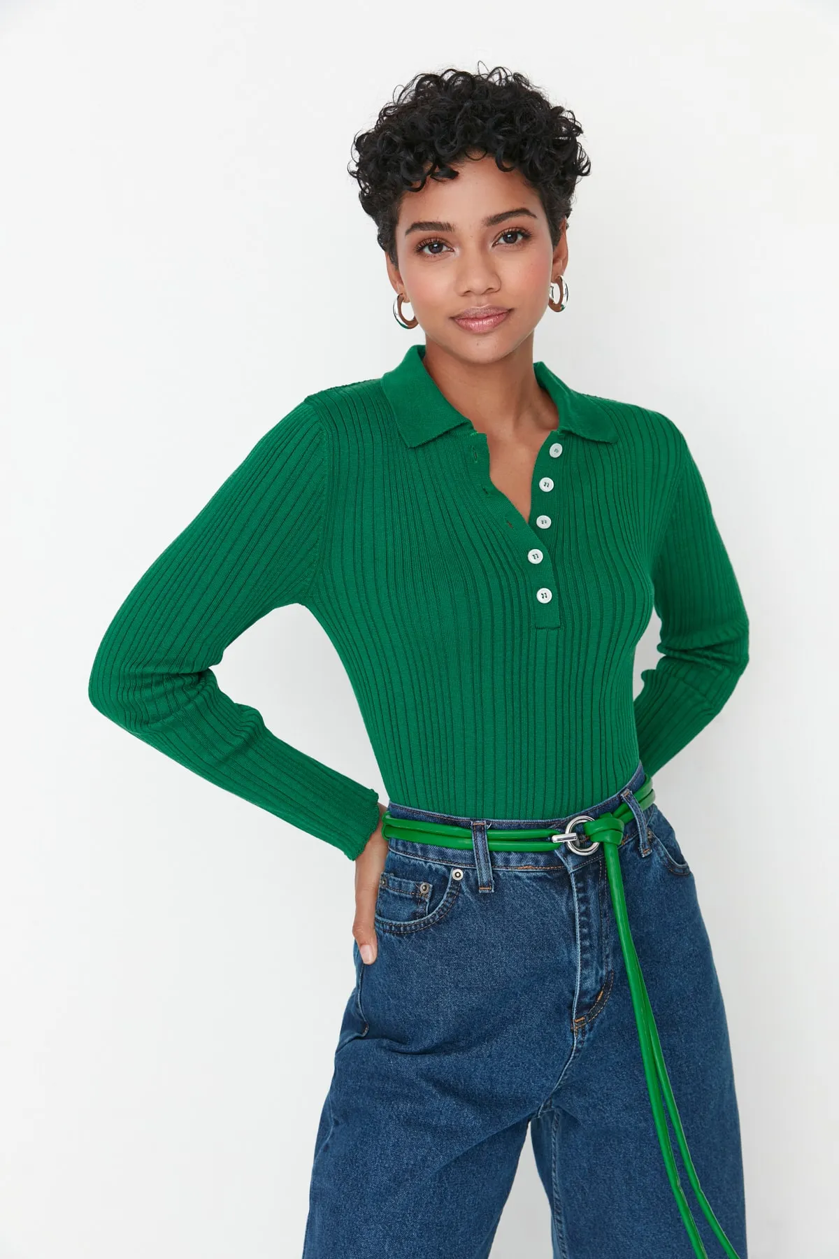 Trendyol Collection  Smaragdgrüner gerippter Strickpullover mit Polokragen TWOAW21KZ0773