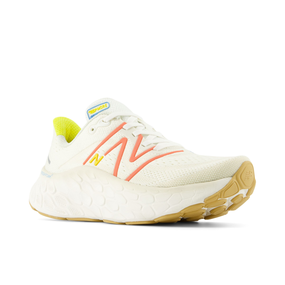 New Balance Fresh Foam X More v4 WMORCF4 / weiss