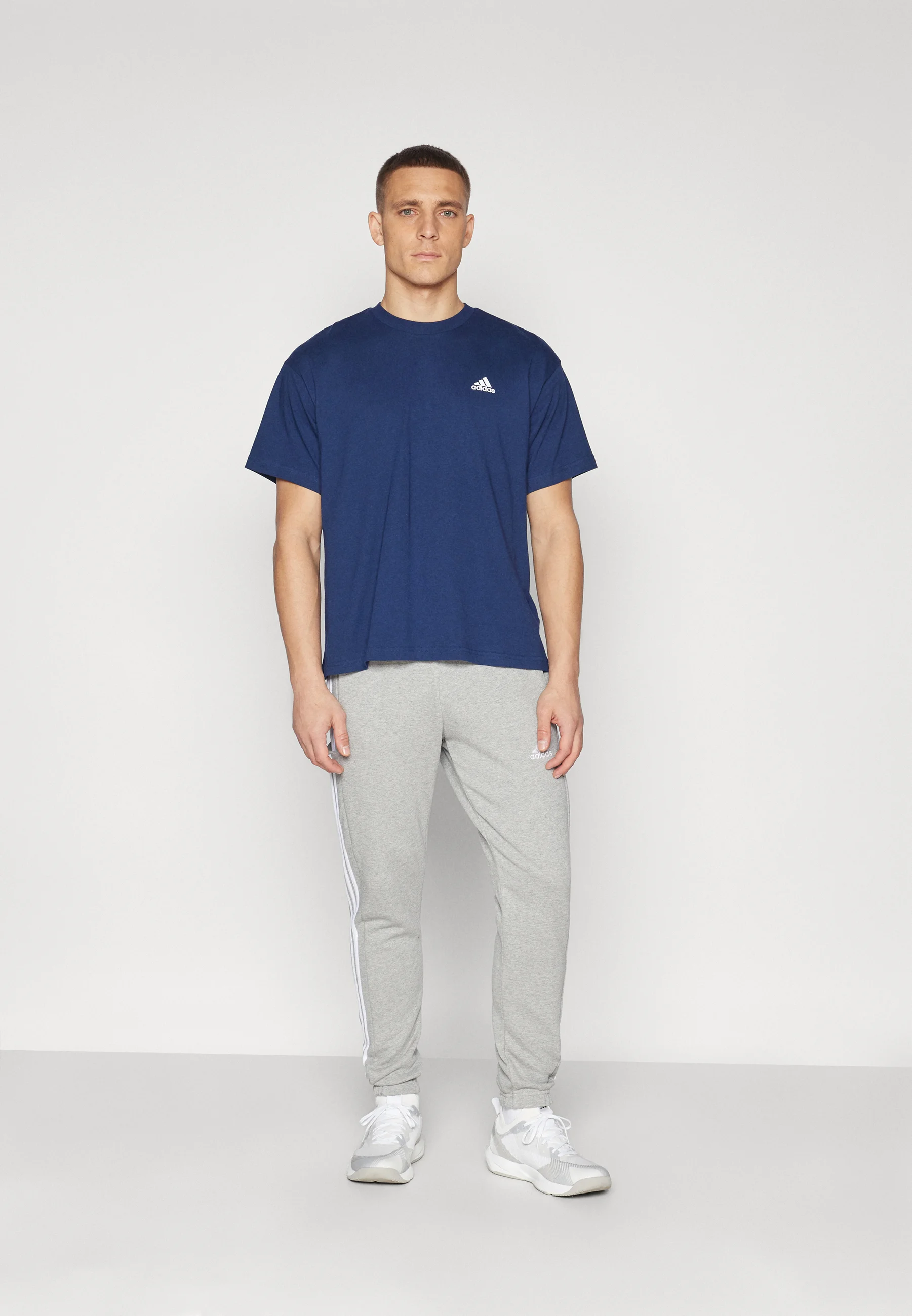 adidas Sportswear PARIS GRAPHIC - Camiseta con estampado