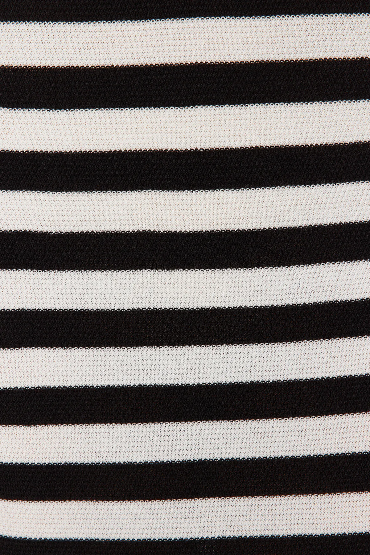 Trendyol Collection  Schwarzes Maxi-Strickkleid aus Baumwolle mit Streifen TWOSS24EL00250