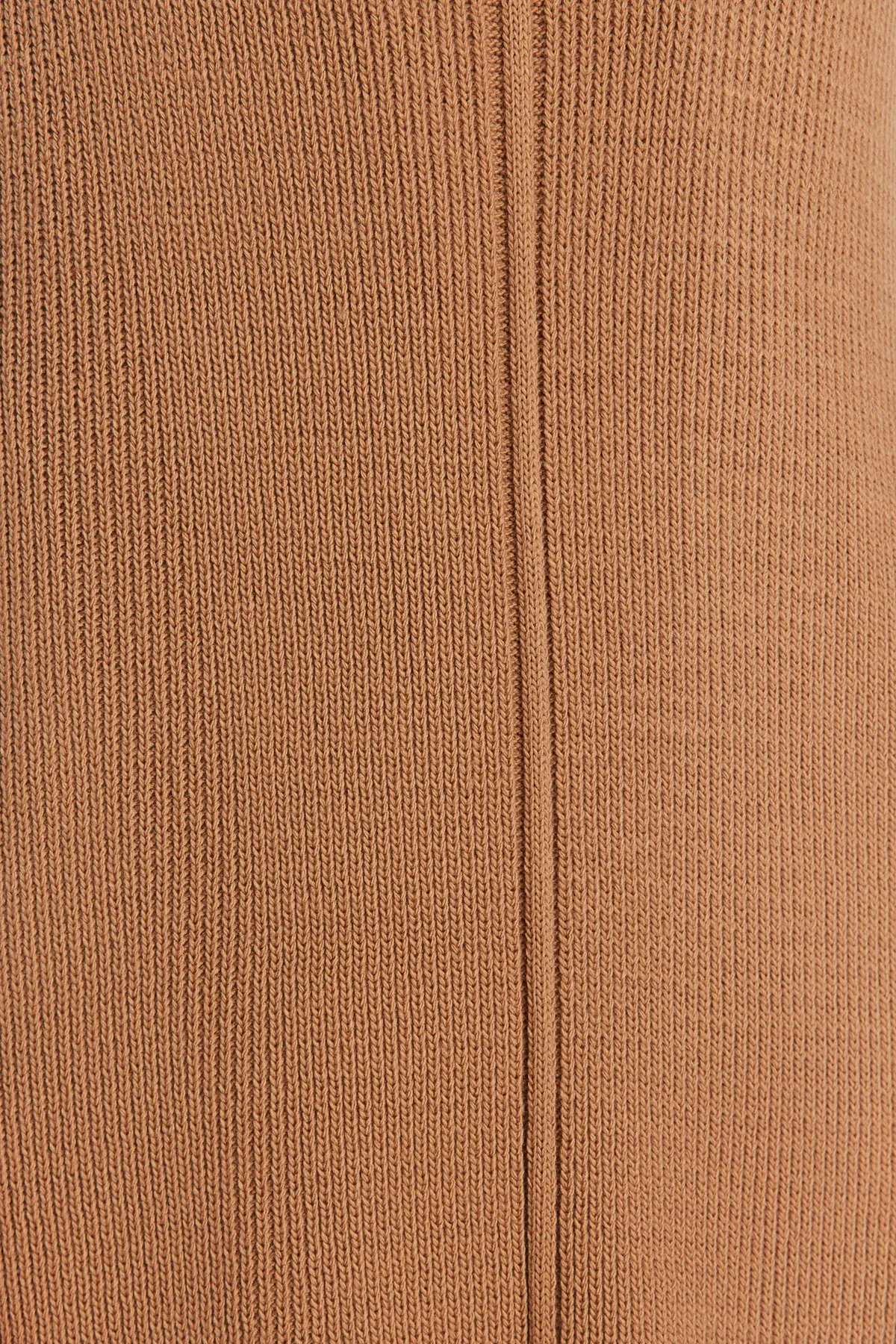Trendyol Collection  Beiges Maxi-Strickkleid mit V-Ausschnitt TWOAW24EL00011