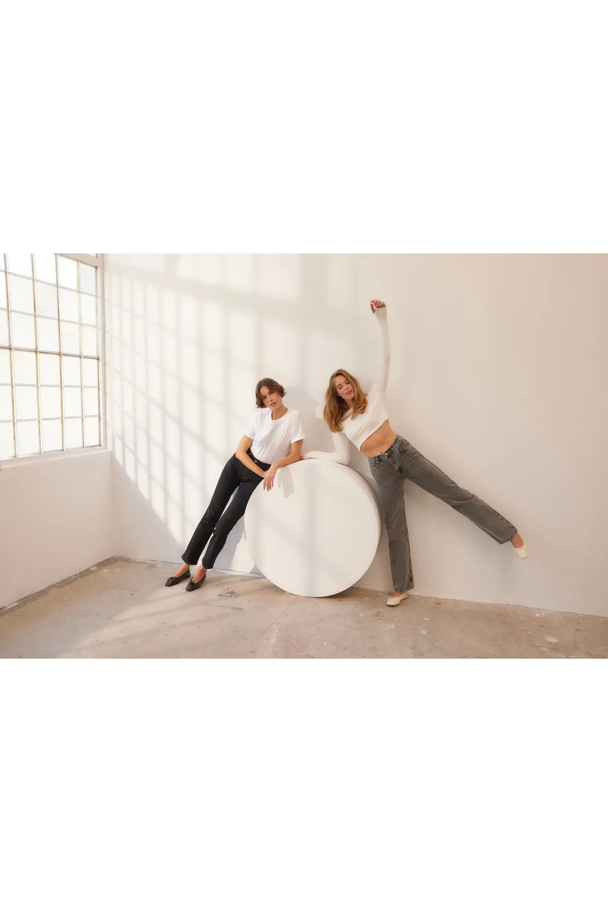 Trendyol Collection  Graue, nachhaltigere Jeans mit hoher Taille und weitem Bein im 90er-Stil TWOAW23JE00388
