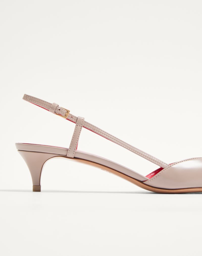 Óculos de sol VLogo Signature Slingback Décolleté em couro de bezerro, 40 mm