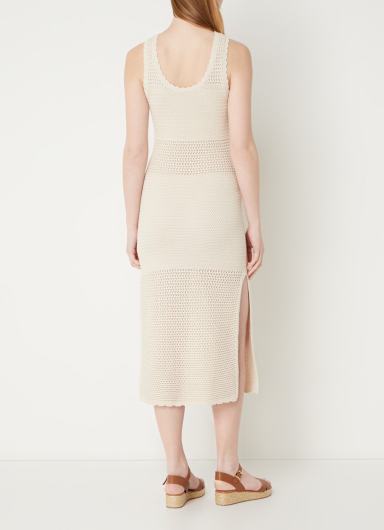 Rochie midi French Connection Nellis din lurex, mulată, cu crăpătură laterală.