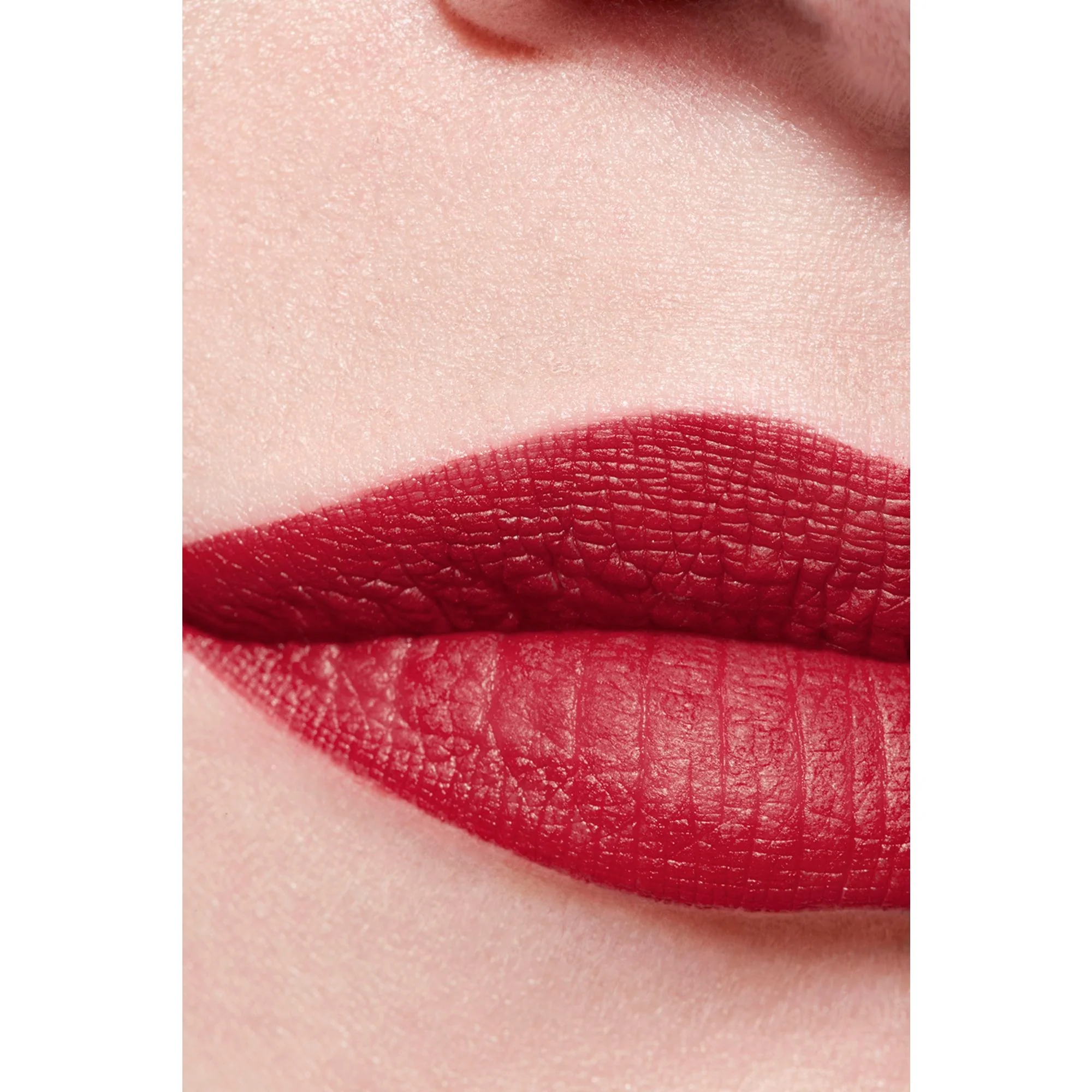 ROUGE ALLURE VELVET - IL ROSSETTO VELLUTATO LUMINOSO