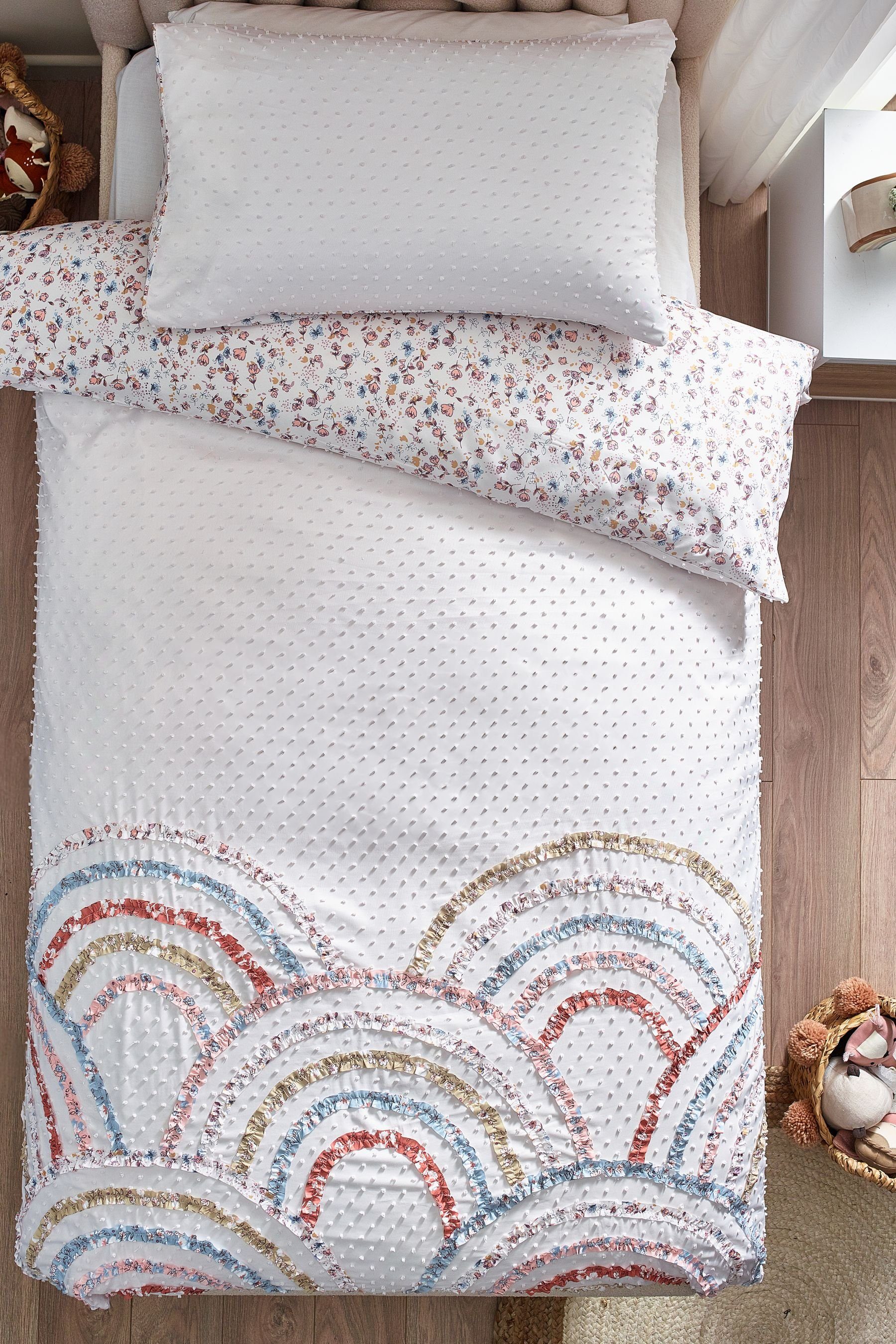 Bett-Set, Strukturierte Bettgarnitur mit Blumen und Rüschen, Next, Bezug: Polyester