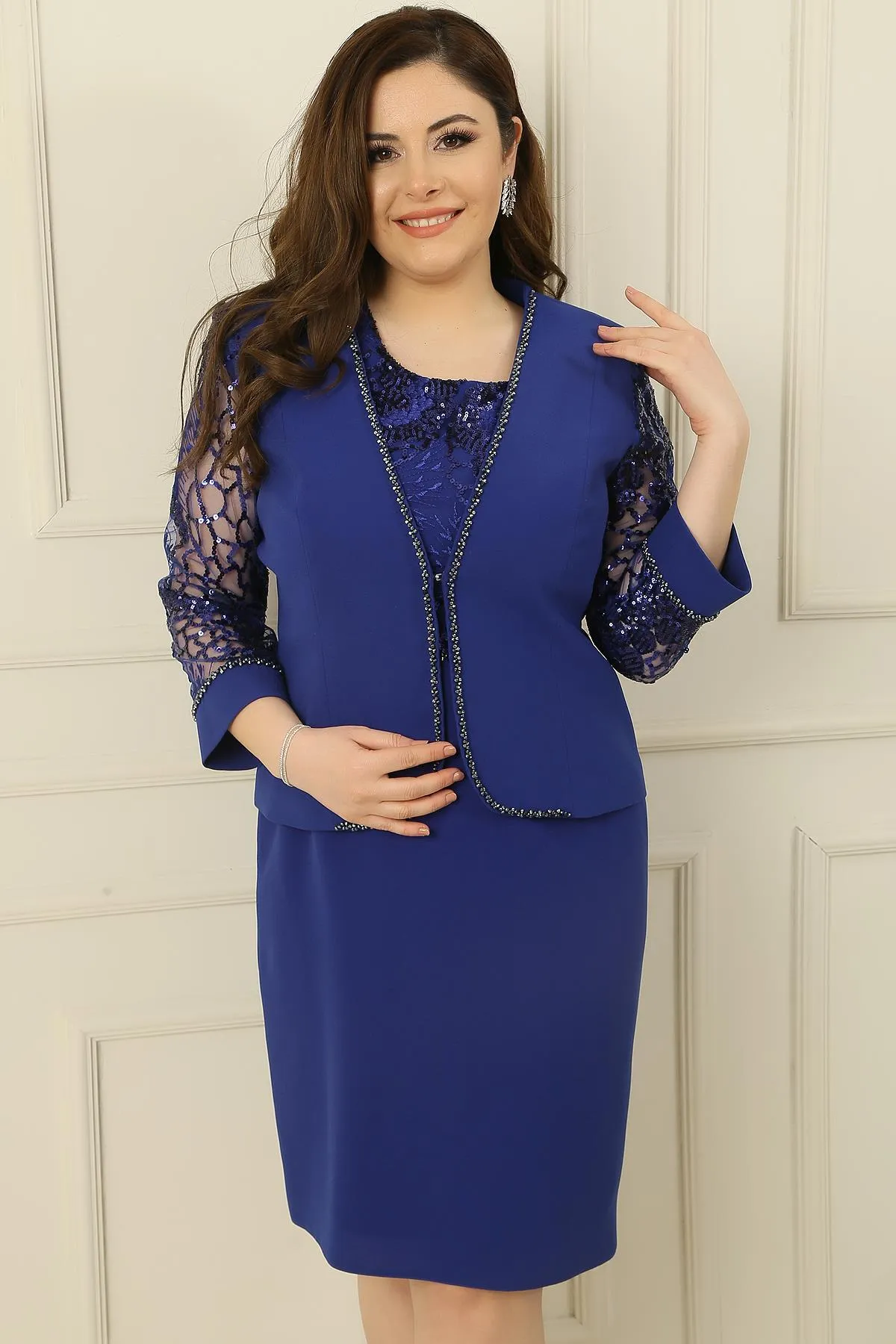 By Saygı  2-teiliges Set mit gefütterter, mit Pailletten und Tüll verzierter Jacke in Übergröße
