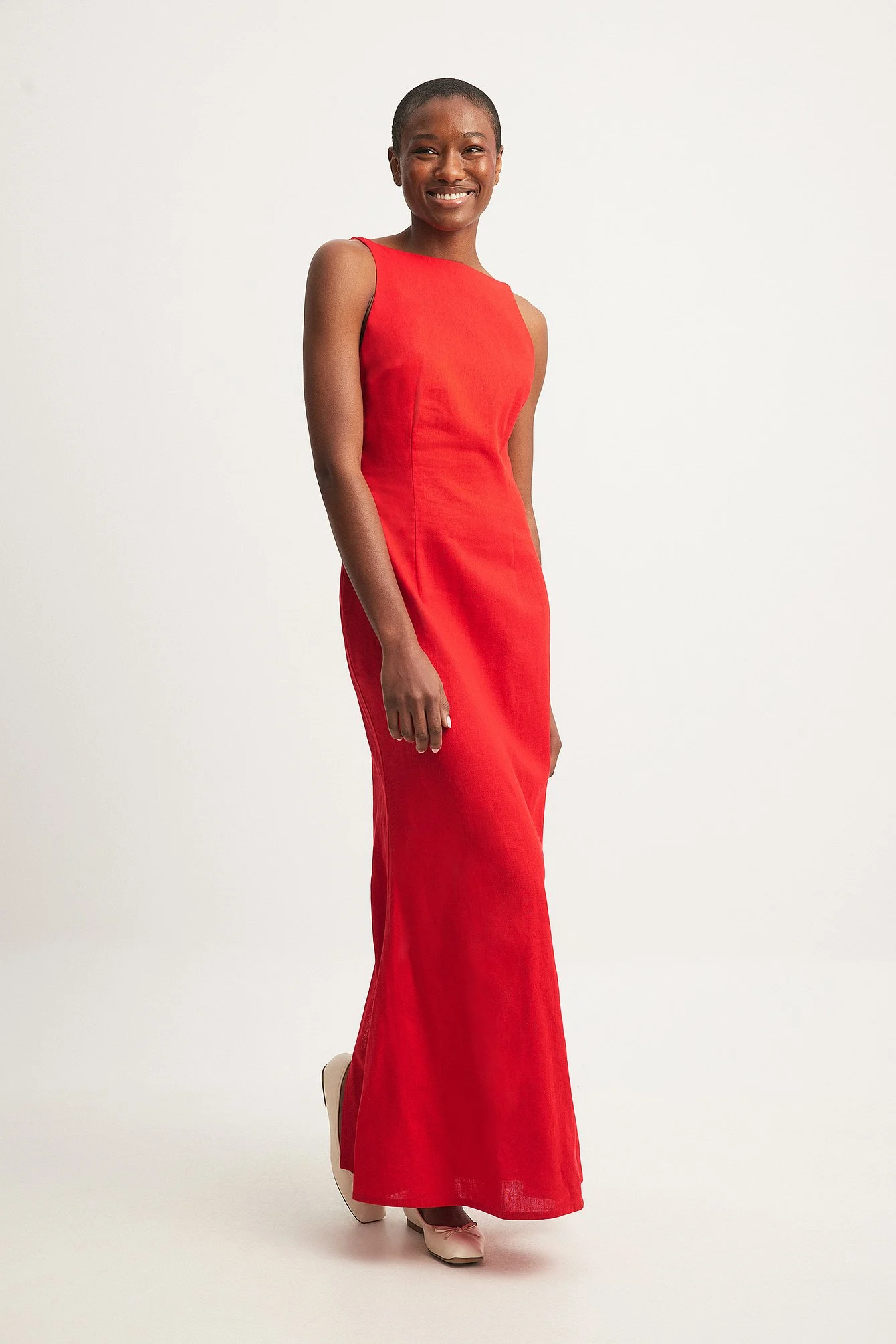 Maxikleid aus Leinen-Mix mit offenem Rücken