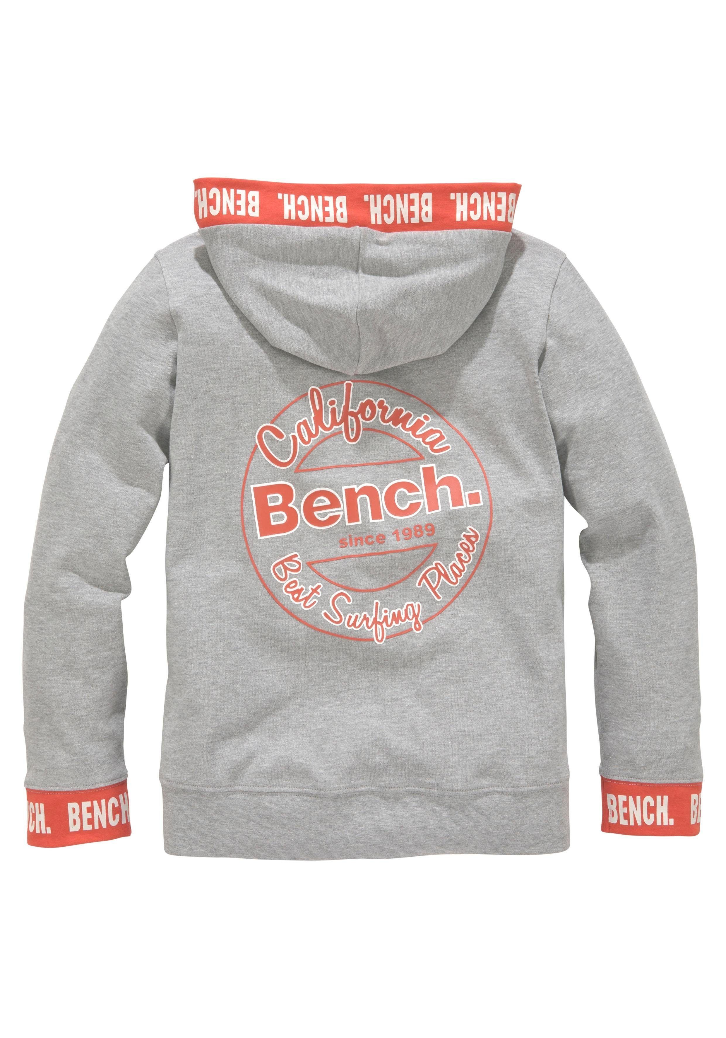 Bench. Sweatshirt mit Logo-Strickbündchen