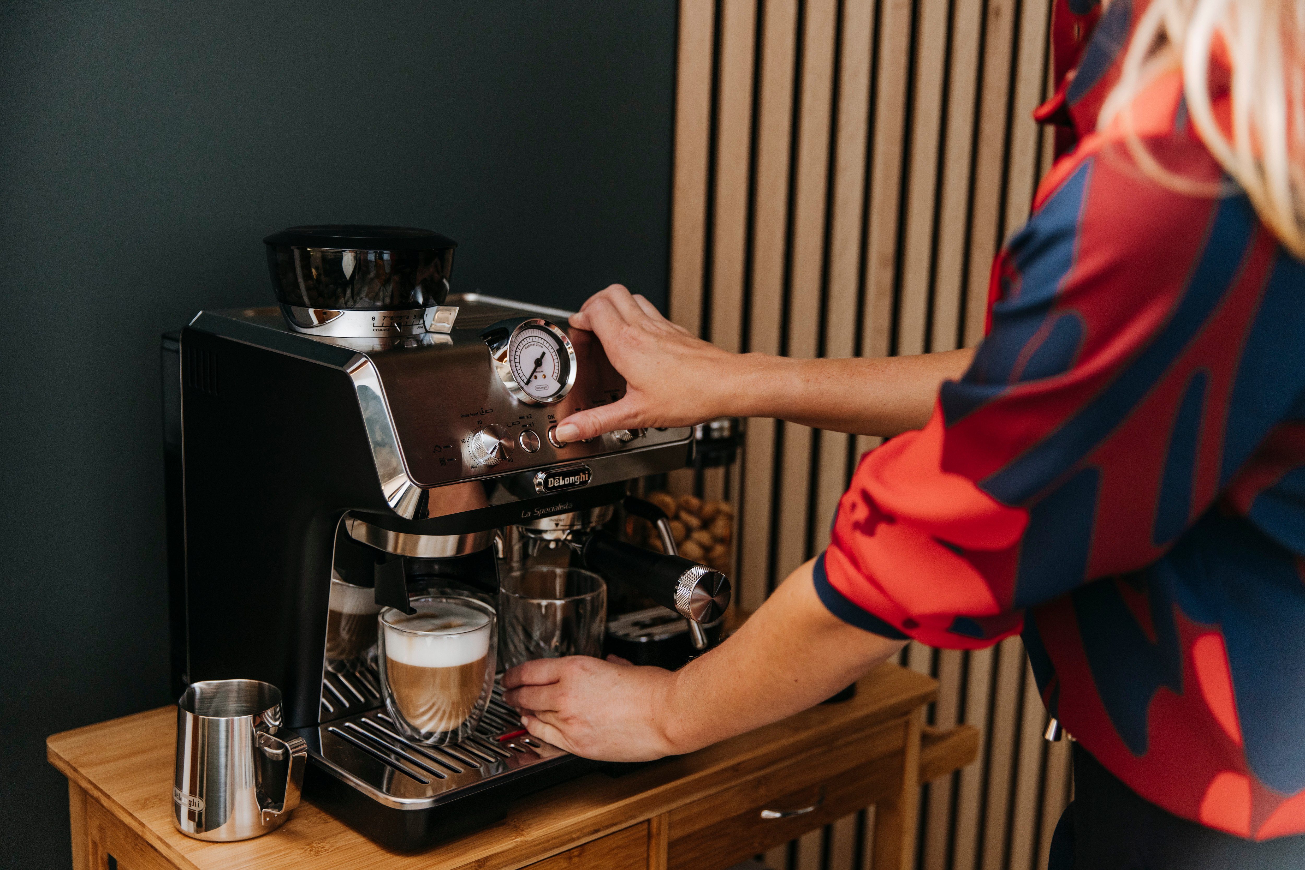 De'Longhi Siebträgermaschine La Specialista Arte EC9155.MB, inkl. 250g Selezione Espresso im Wert von UVP € 6,49