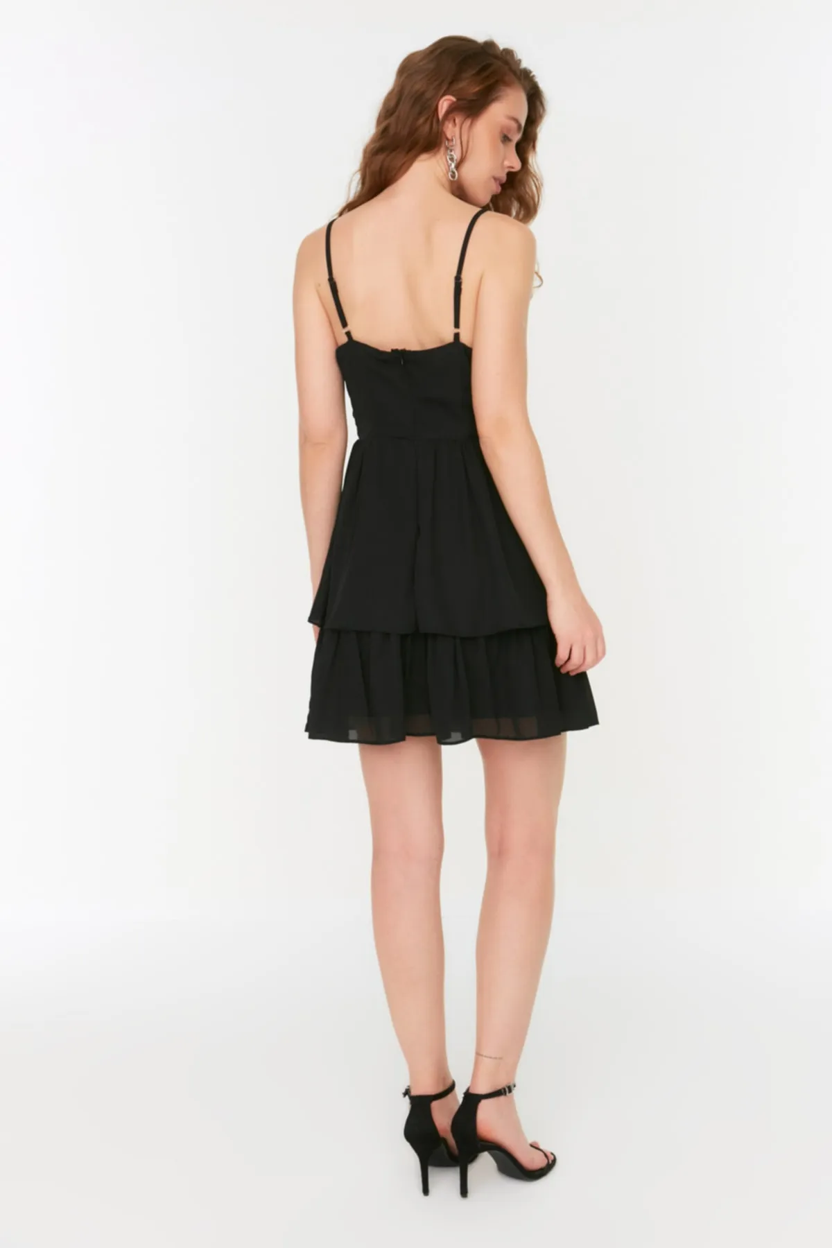 Trendyol Collection  Schwarzes Mini-Webkleid mit gewebtem Volant TWOSS22EL1852