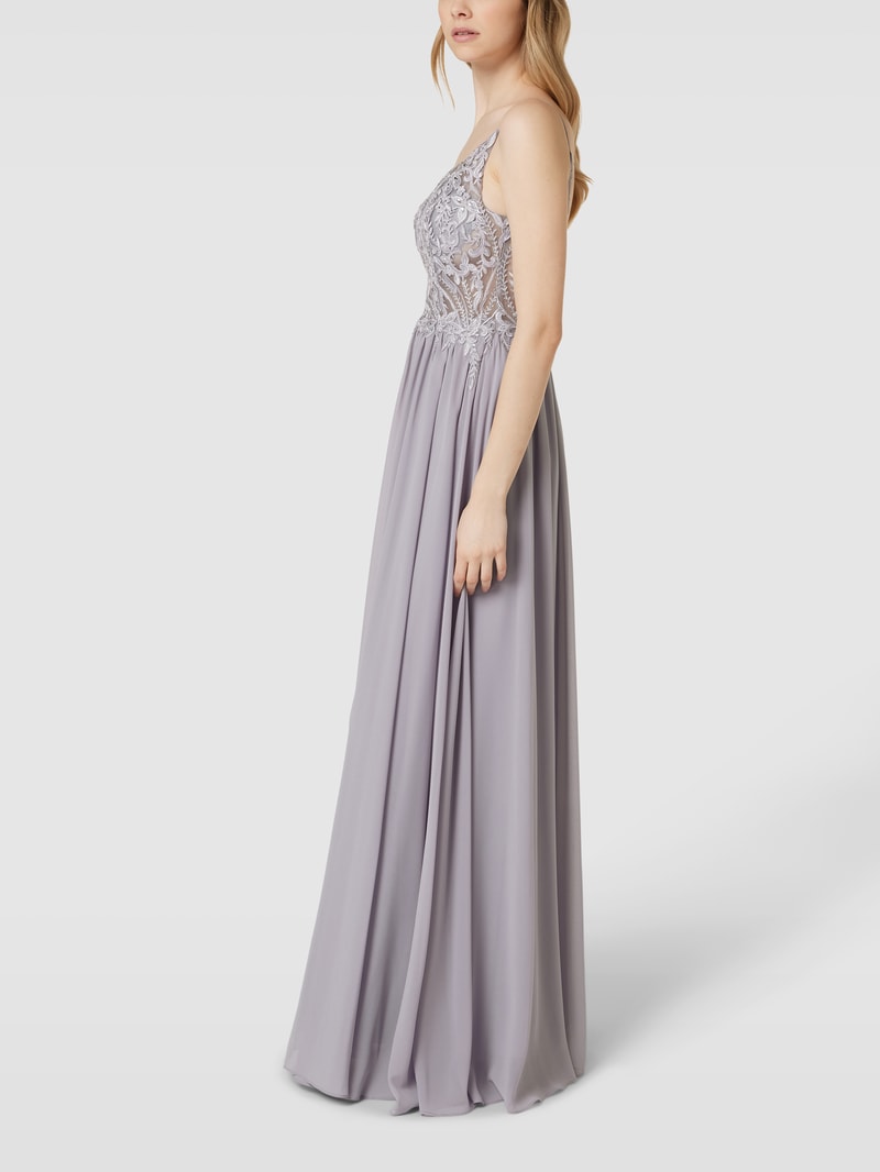 Abendkleid mit floralen Stickereien in silber