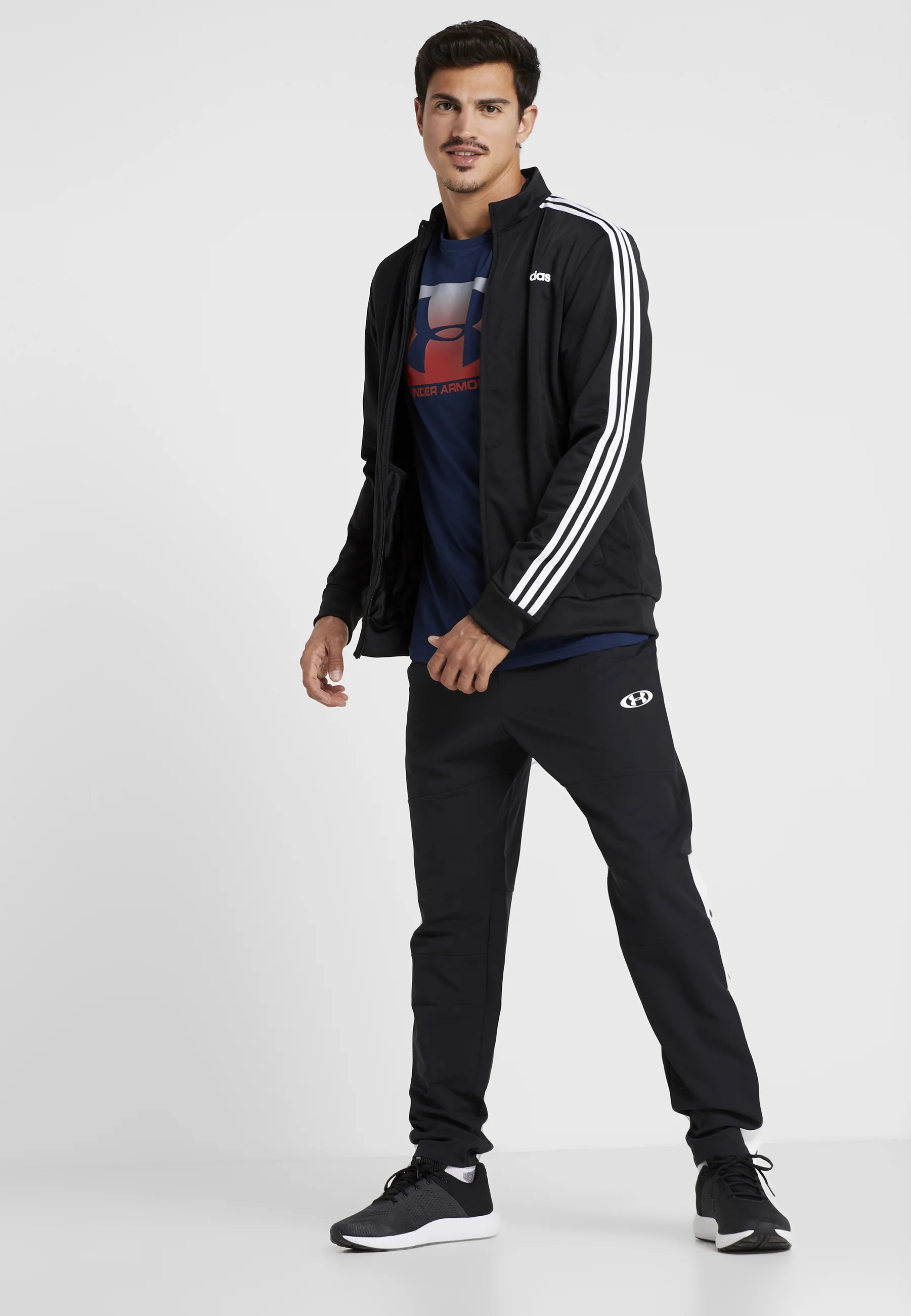 Under Armour BOXED SPORTSTYLE - Camiseta con estampado