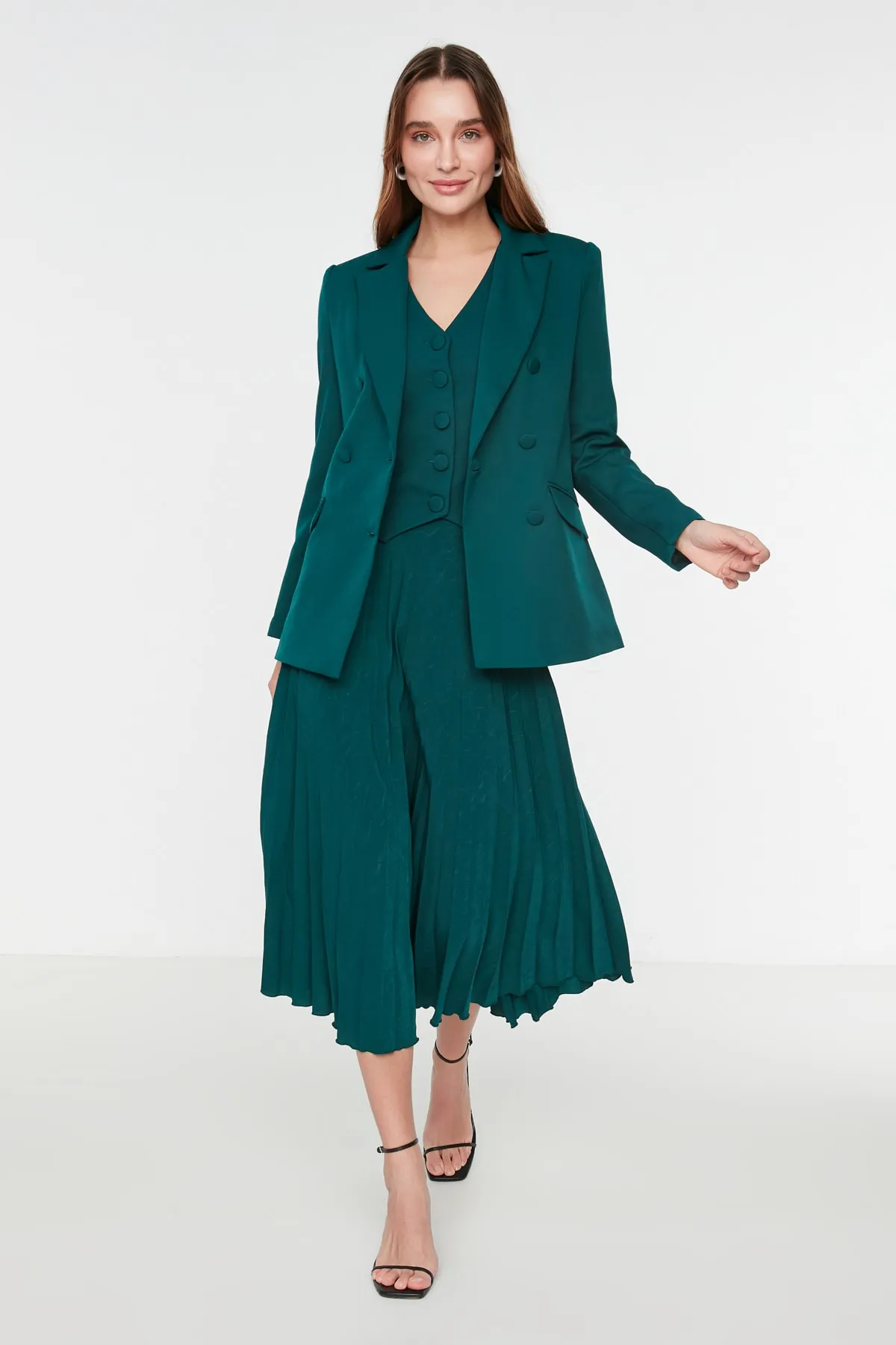 Trendyol Collection  Grüne, gefütterte, gewebte Blazerjacke mit normalem Schnitt TWOSS21CE0137