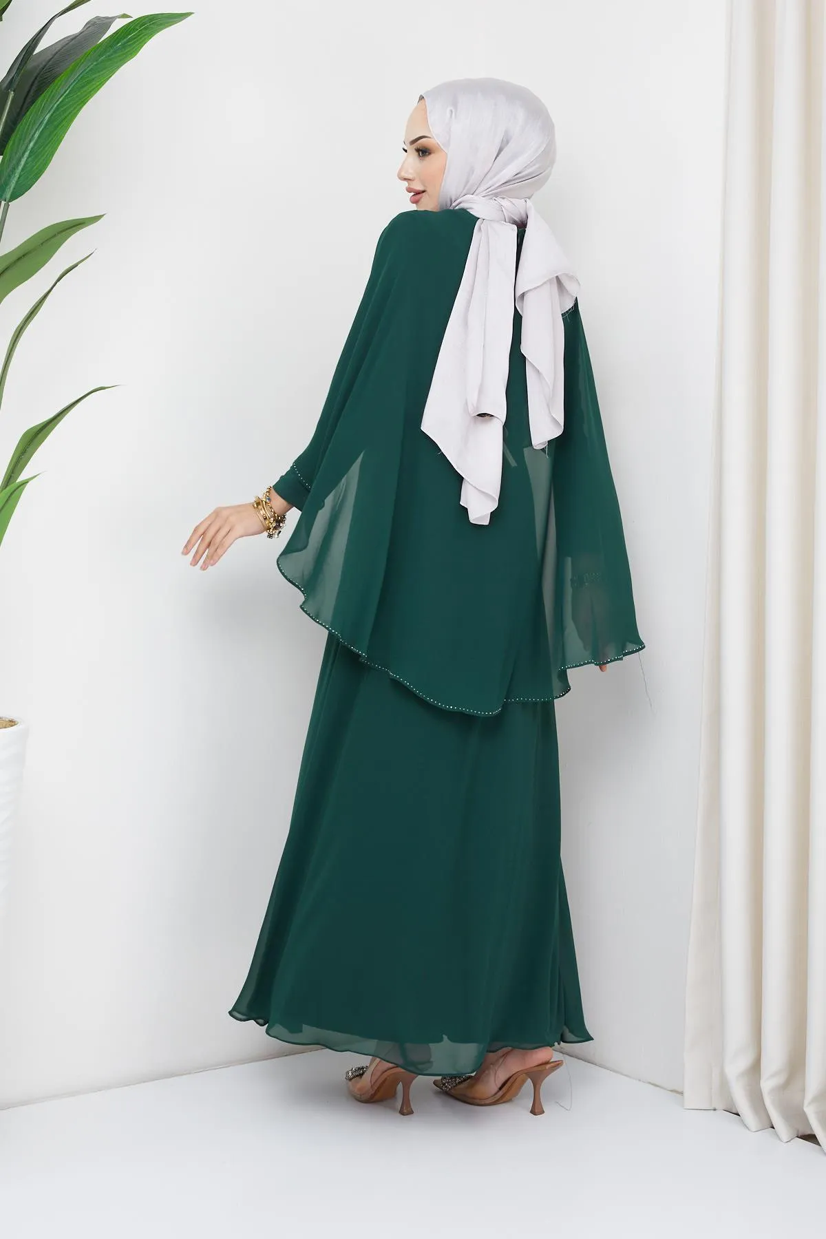 Olcay  Hijab-Abendkleid aus Chiffon mit Stein- und Cape-Detail GRÜN 1650