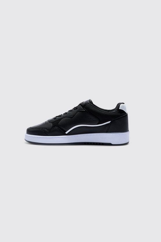 Schwarze Sneaker mit klobiger Sohle