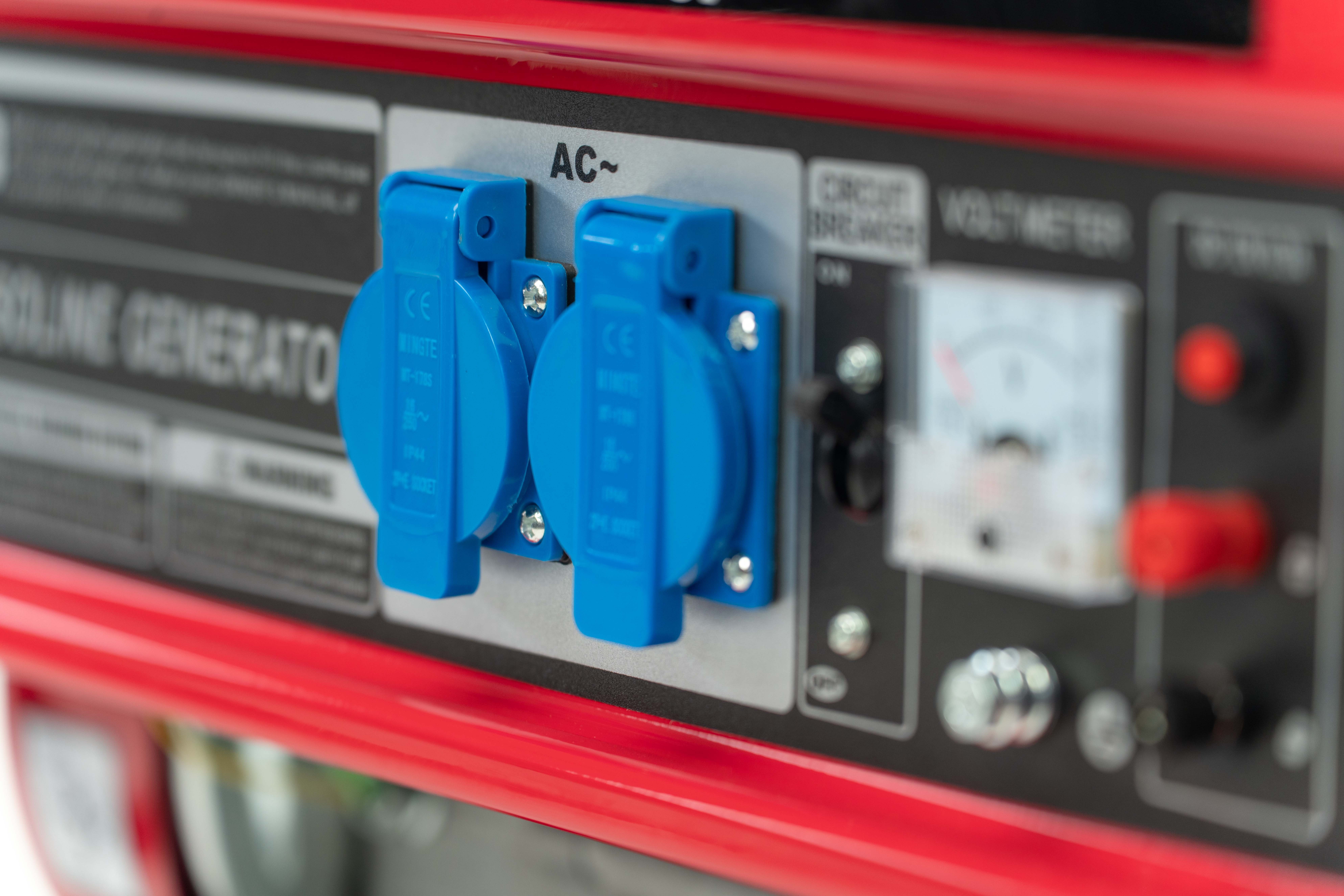 doitBau Stromgenerator 3000W Maxleistung und 2800W Nennleistung BS3500 mit 15 L Tank, 3,00 in kW, AVR;Voltmeter;Überlastschutz