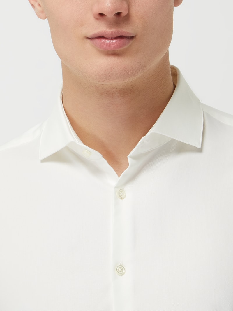 Slim Fit Business-Hemd mit Haifischkragen in ecru