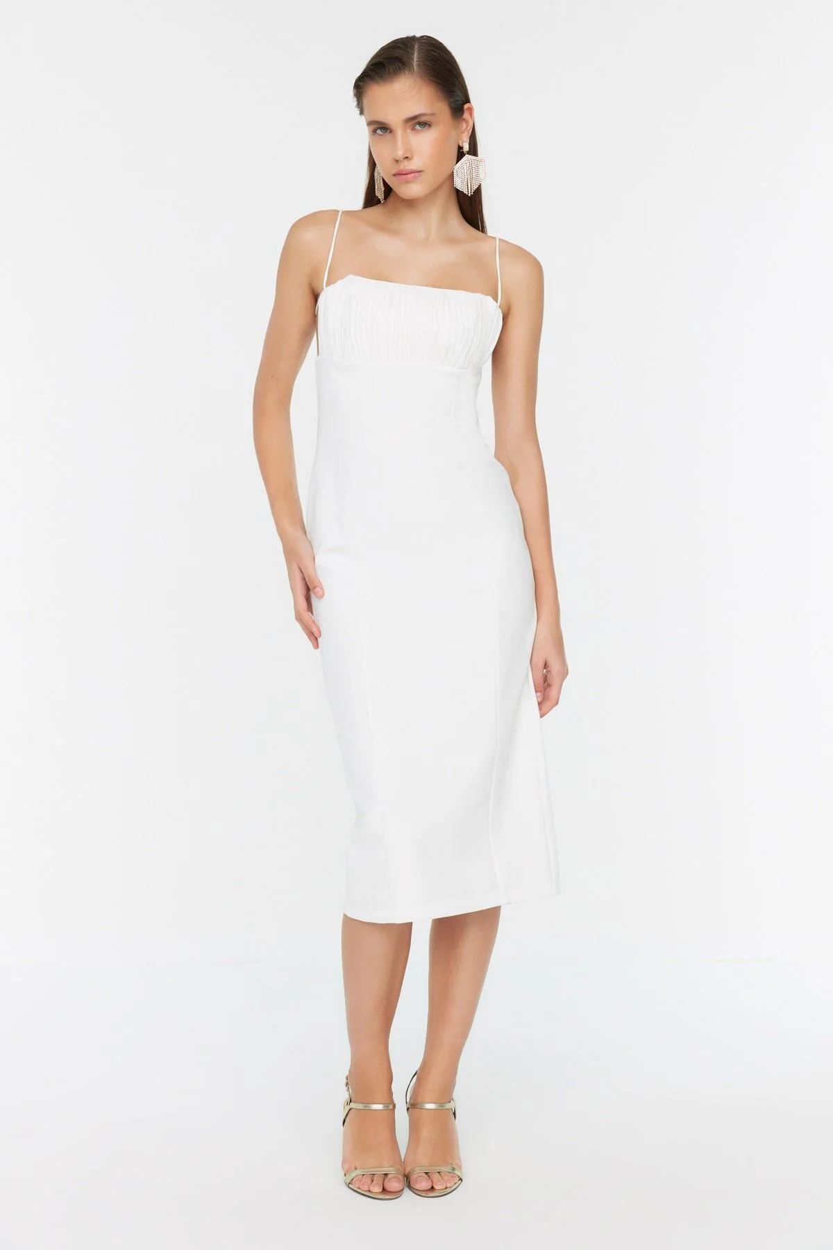 Trendyol Collection  Braut-Abendkleid mit Ecru-Kragen und detailliertem Ausschnitt TPRSS22EL3197
