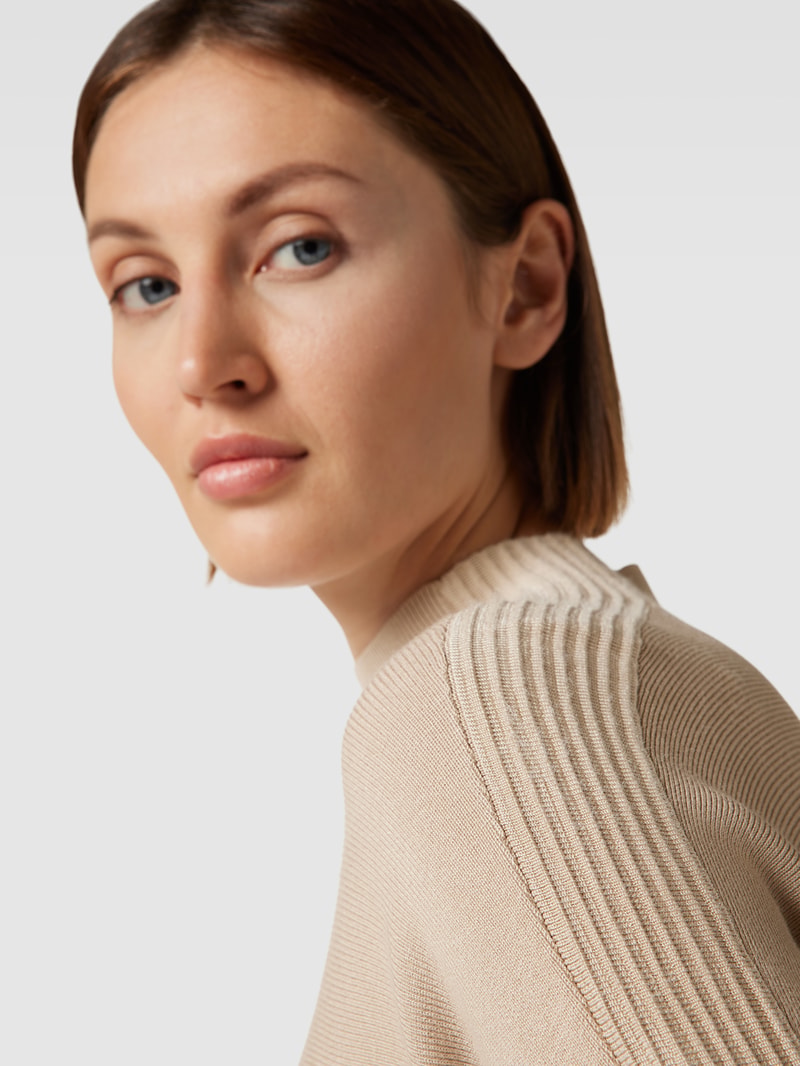 Strickpullover mit Stehkragen in sand