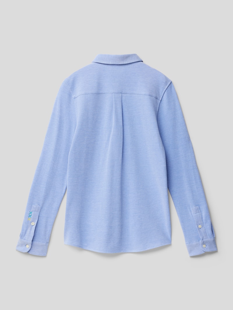 Hemd mit Label-Patch in hellblau