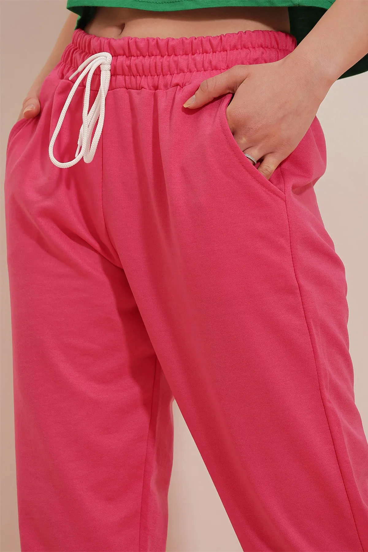 Trend Alaçatı Stili  Fuchsiafarbene Basic-Jogginghose für Damen mit elastischem Bund und Beinen ALC-X5902