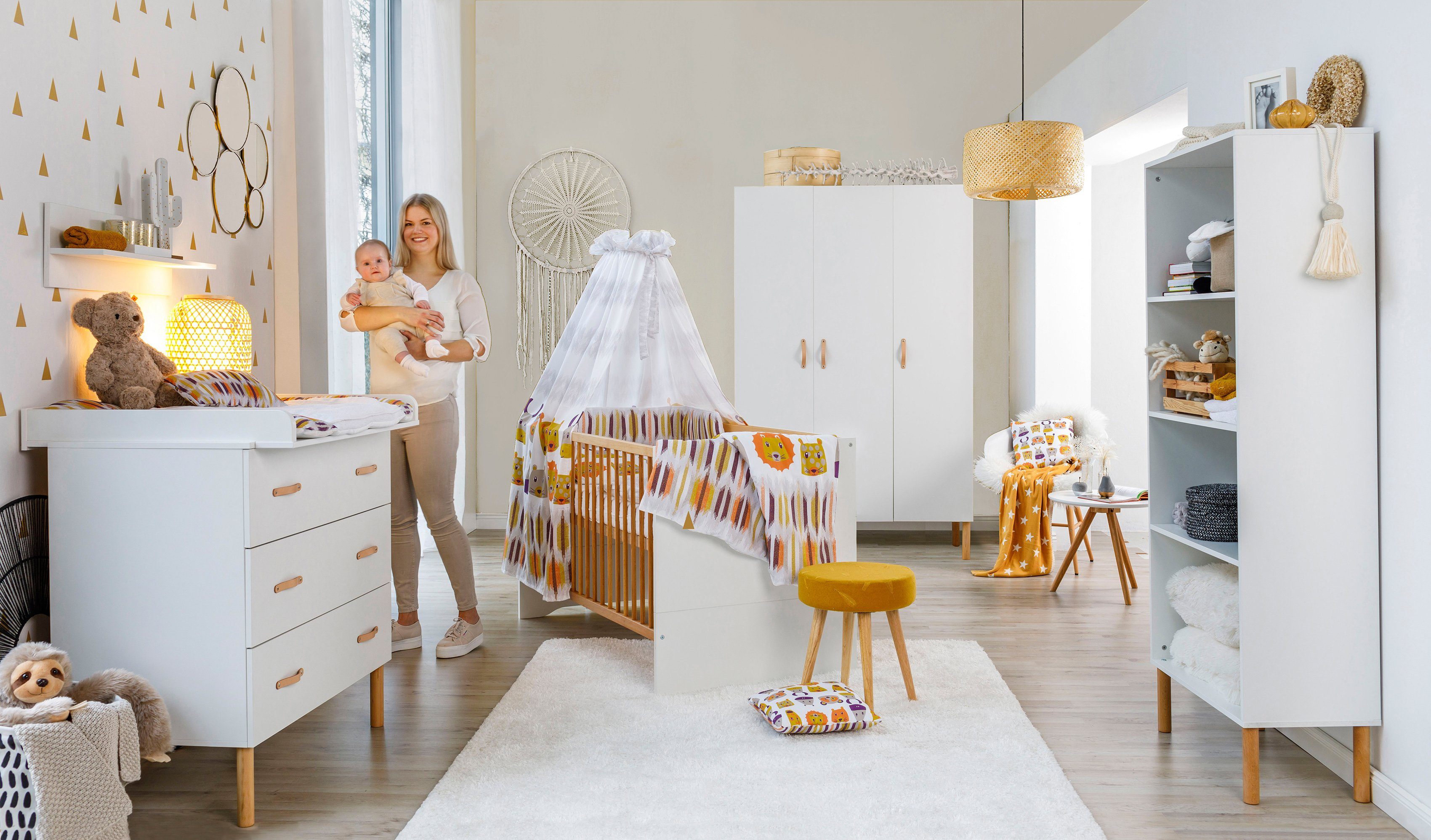 Schardt Babyzimmer-Komplettset Camiel White, (3-St., Kinderbett, Kleiderschrank, Wickelkommode), mit Kinderbett mit Umbauseiten, 3-trg. Schrank und Wickelkommode
