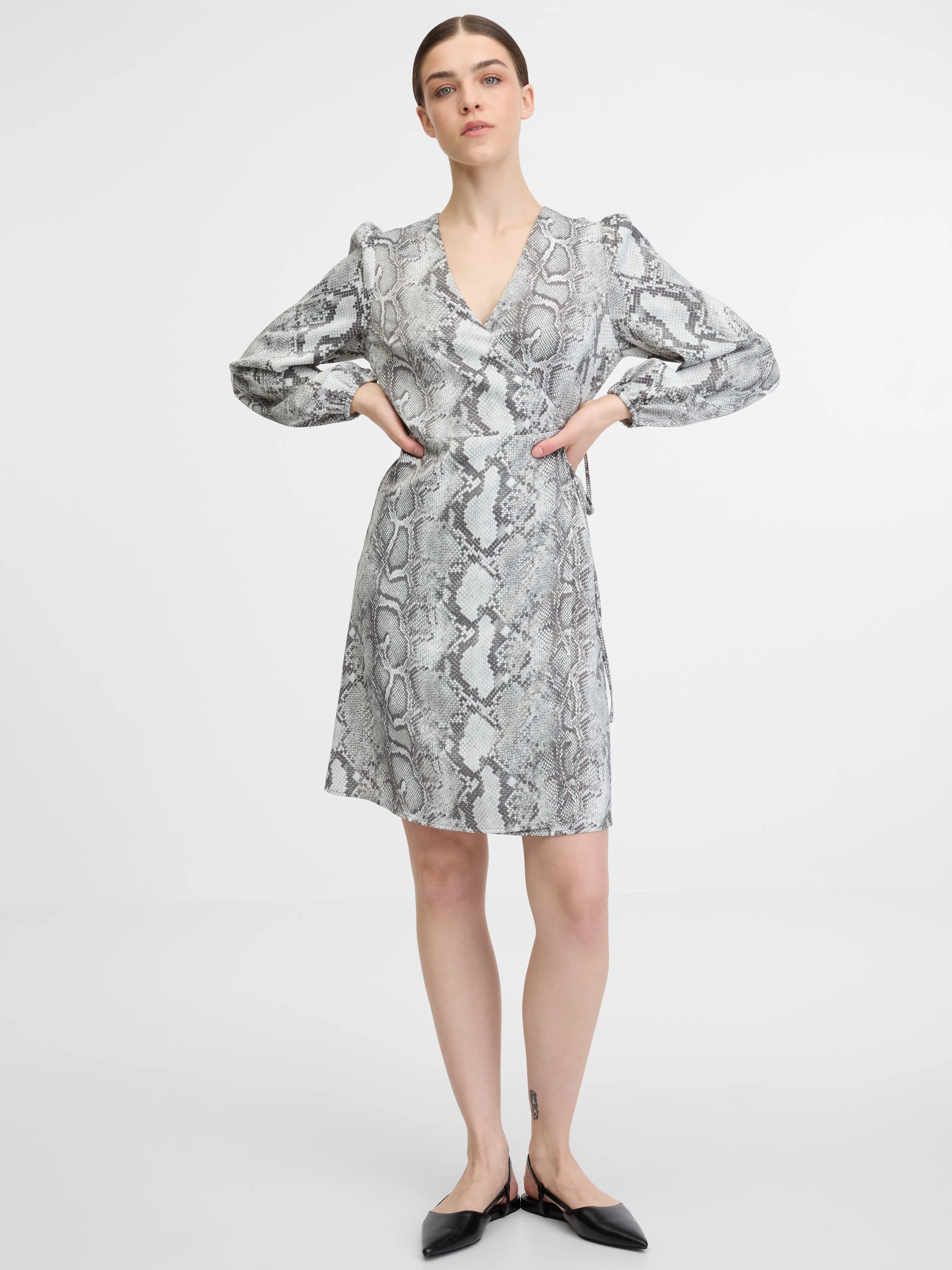 Schwarz-weißes Damenkleid ORSAY