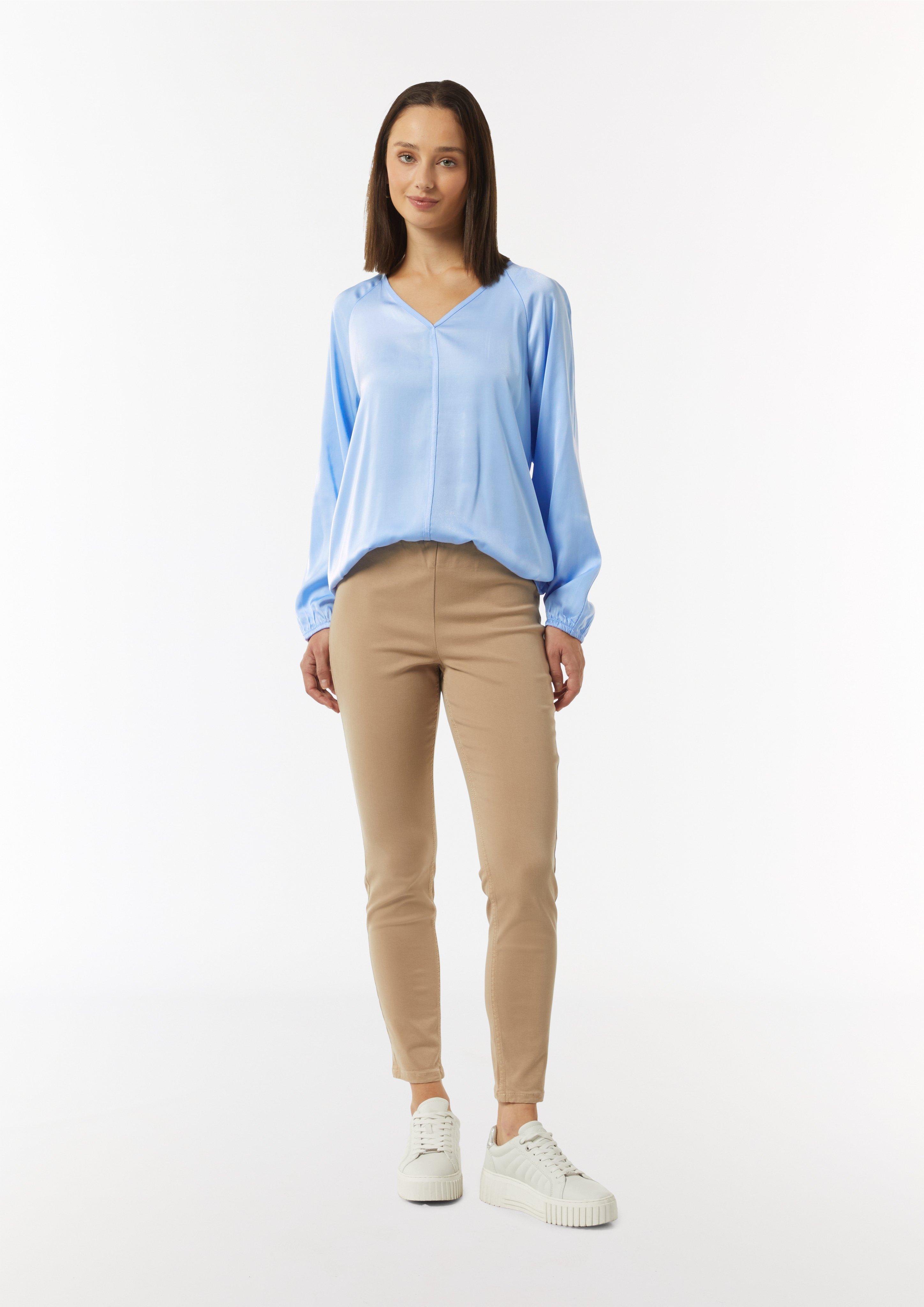 Satinierte Bluse mit Raglanärmeln und V-Ausschnitt - himmelblau