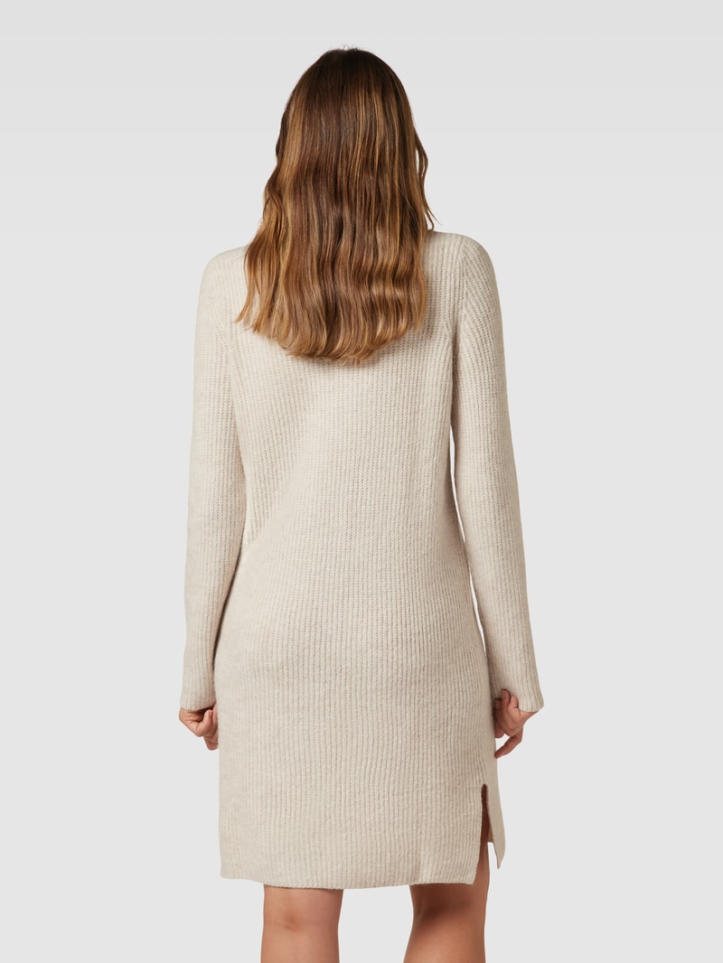 Knielanges Strickkleid mit Stehkragen in beige