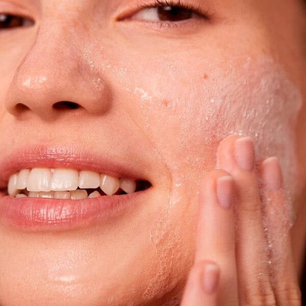 NIVEA Rose Care Misellipuhdistusgeeli 150ml - Kaikille ihotyypeille