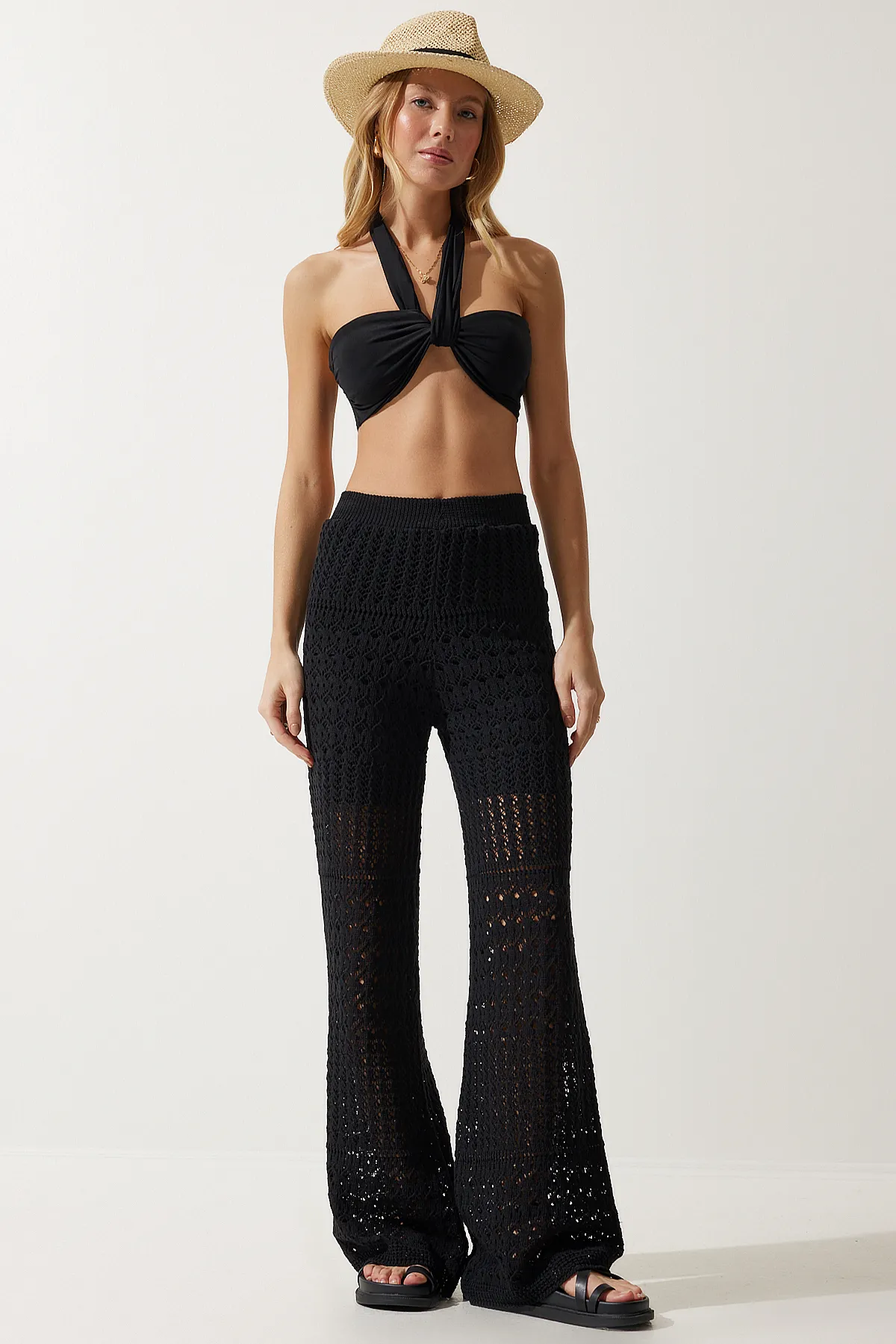 Happiness İstanbul  Schwarze, geschwungene Strickhose für Damen YU00016