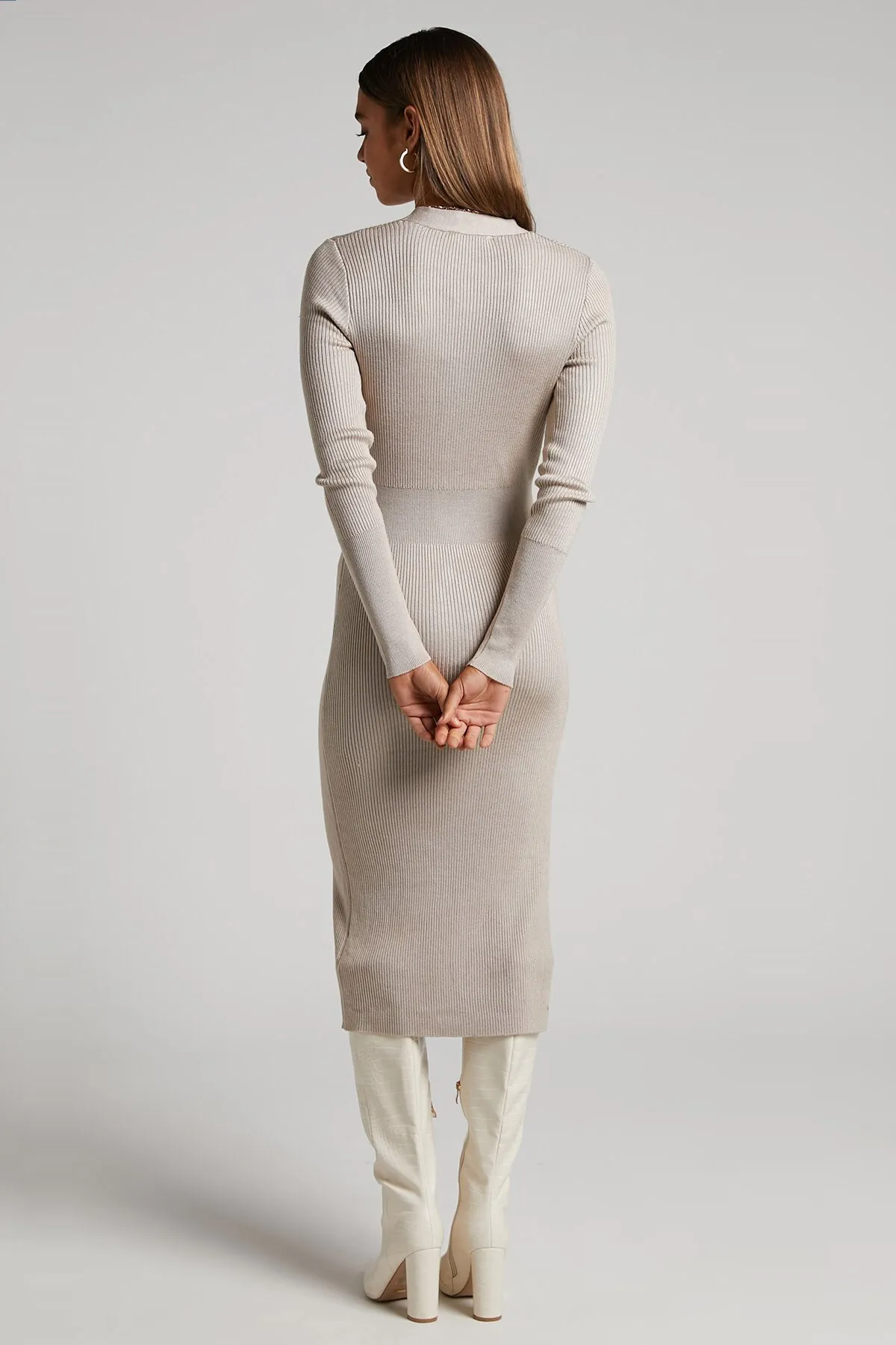 Madmext  Steinfarbenes, geknöpftes langes Strickkleid mit V-Ausschnitt Mg1703