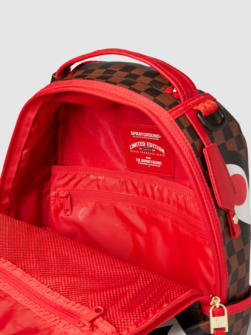 Rucksack mit Allover-Muster Modell 'RED SHARKS IN PARIS' in mittelbraun