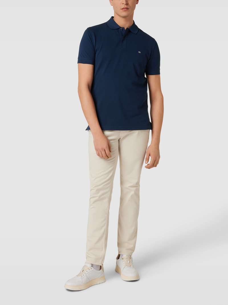 Poloshirt mit Label-Stitching in dunkelblau
