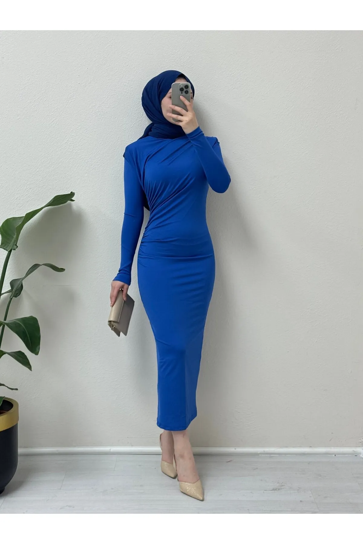 Modamorfo  Langes Skuba-Kleid mit seitlichen Raffungen