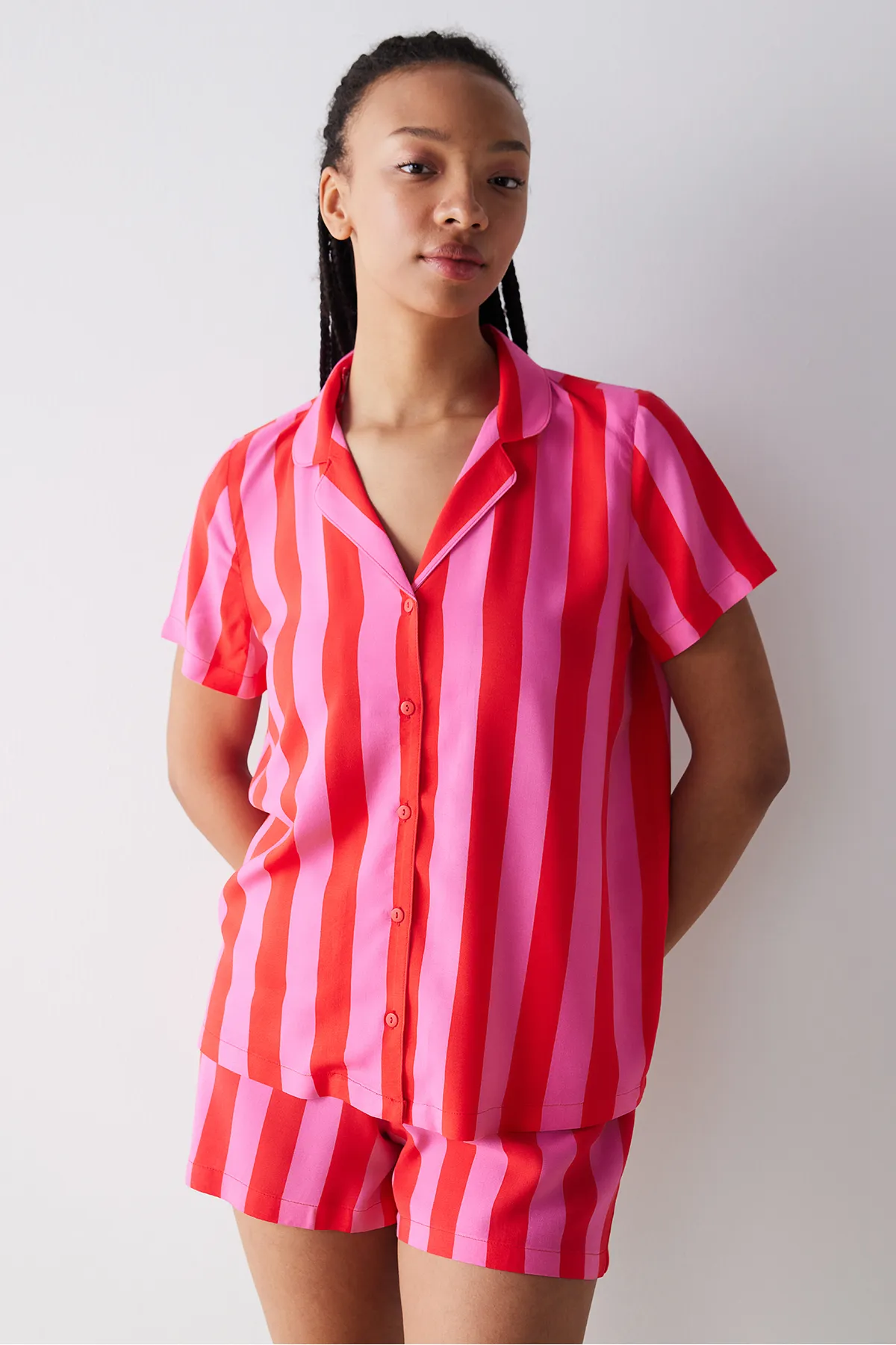 Penti  Mehrfarbiges Pyjama-Set „For You“ mit Hemd-Shorts