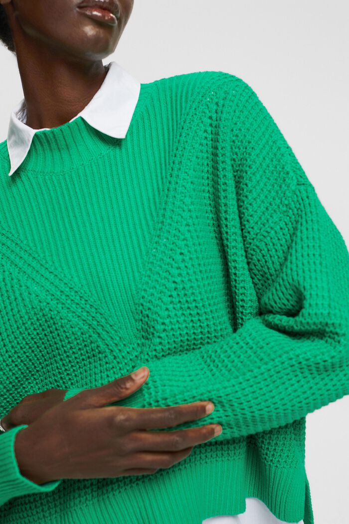 Weiter Pullover mit Stehkragen